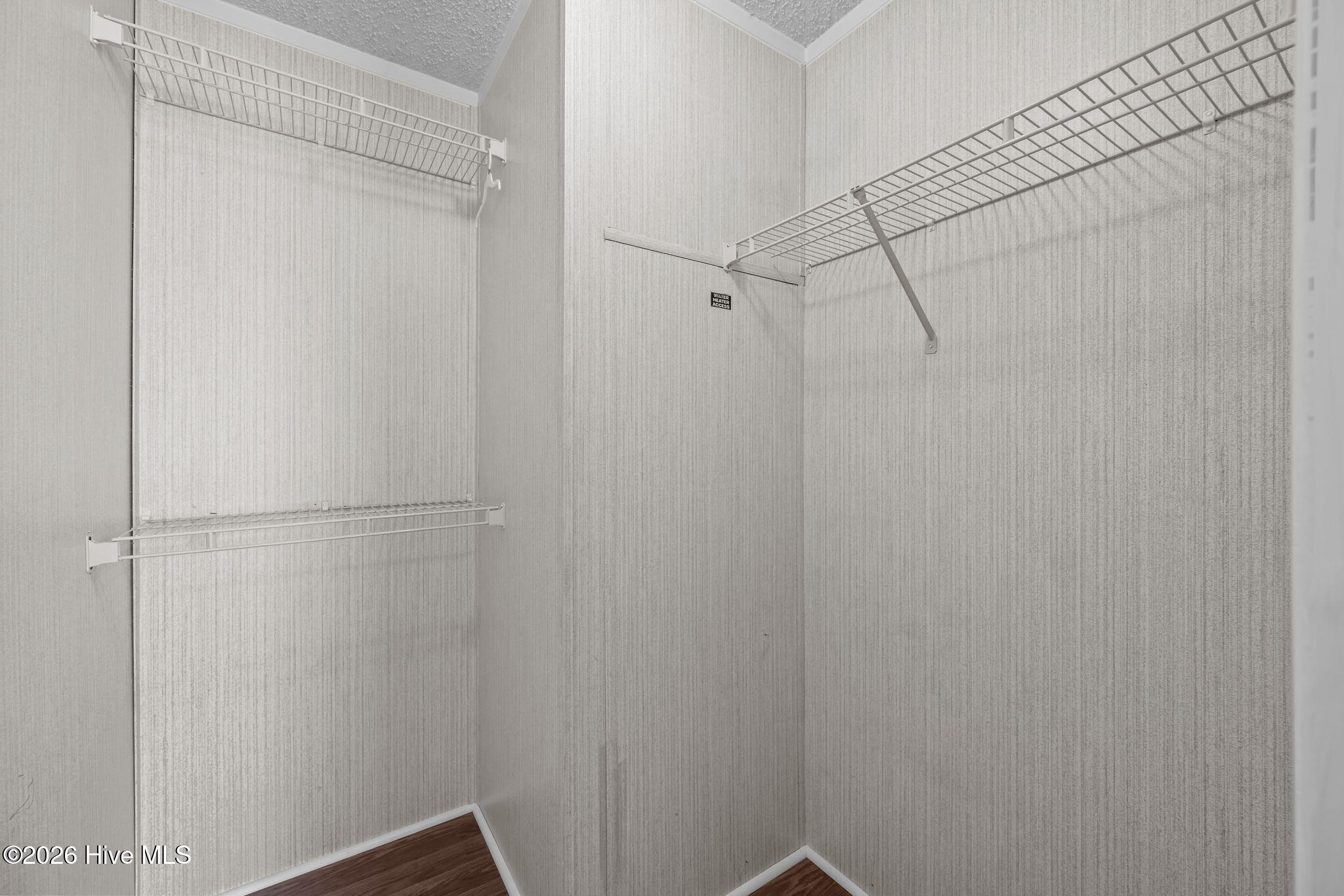 100555168 | Photo 30