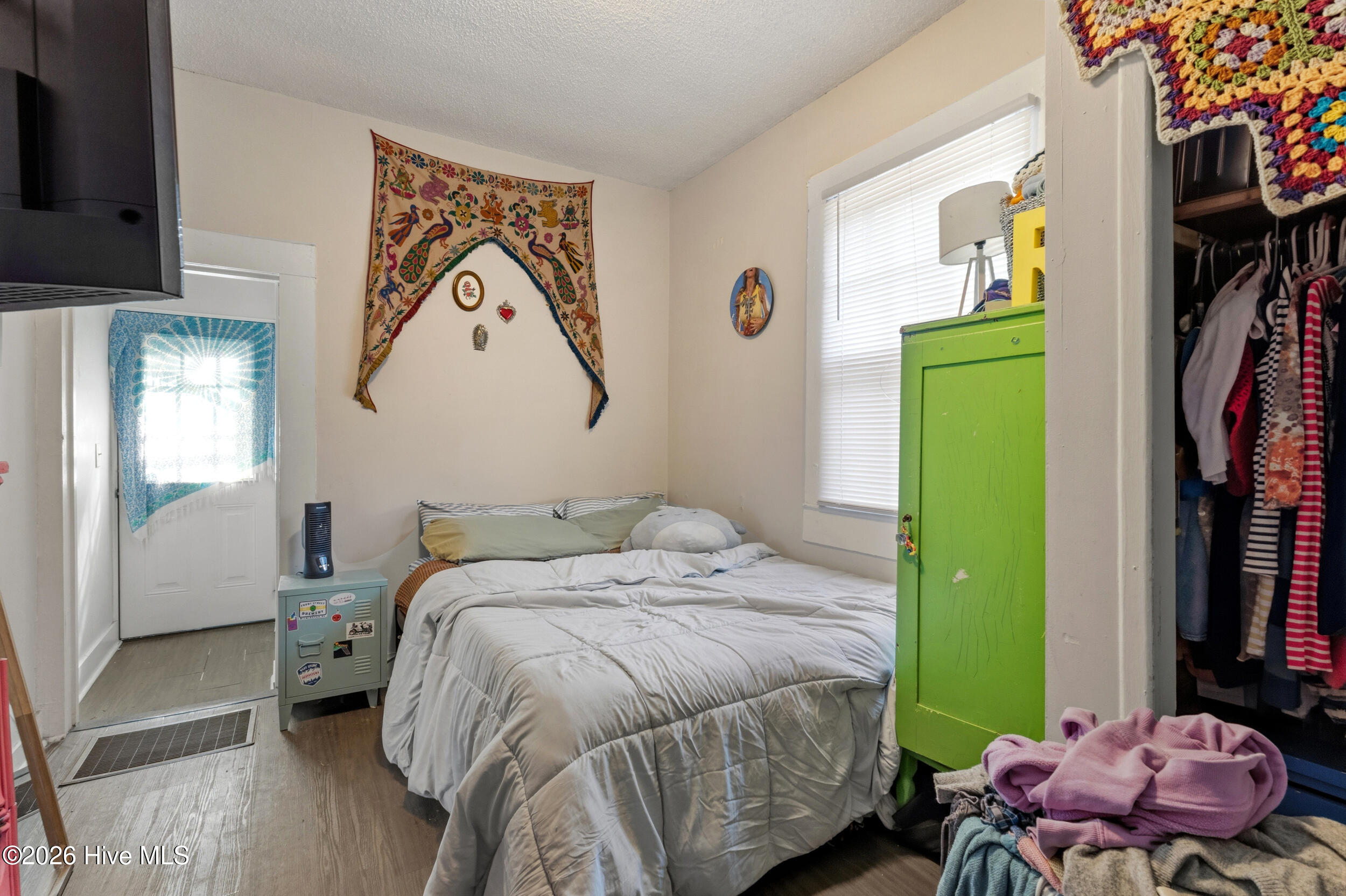 100566202 | Photo 22