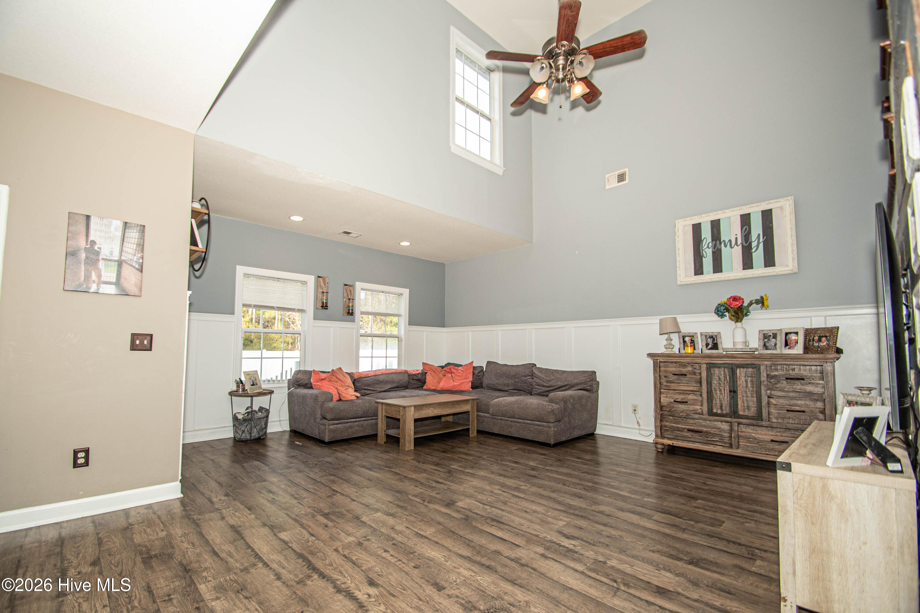 100553026 | Photo 30