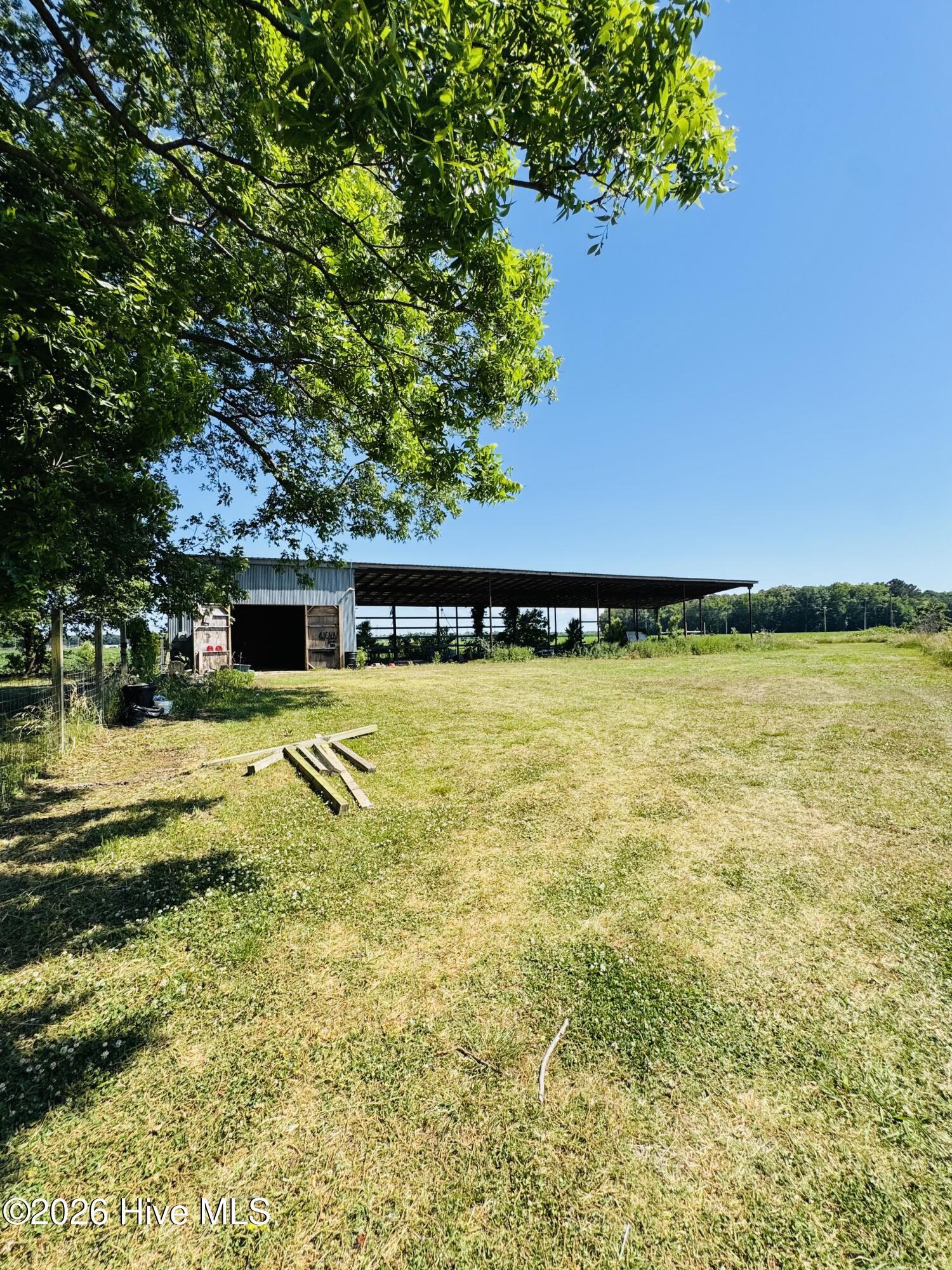 Huge yard to work shop