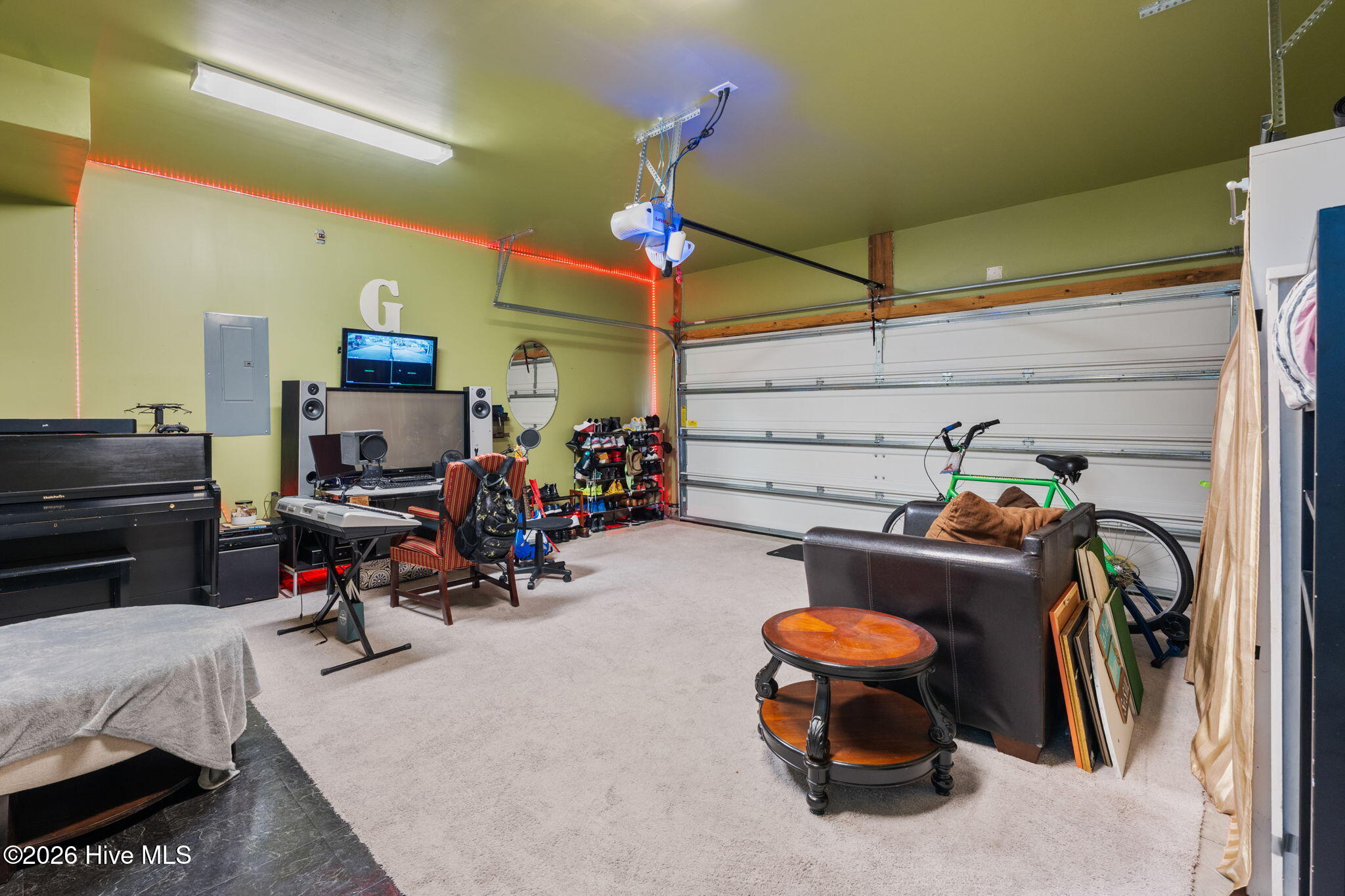 100557369 | Photo 21