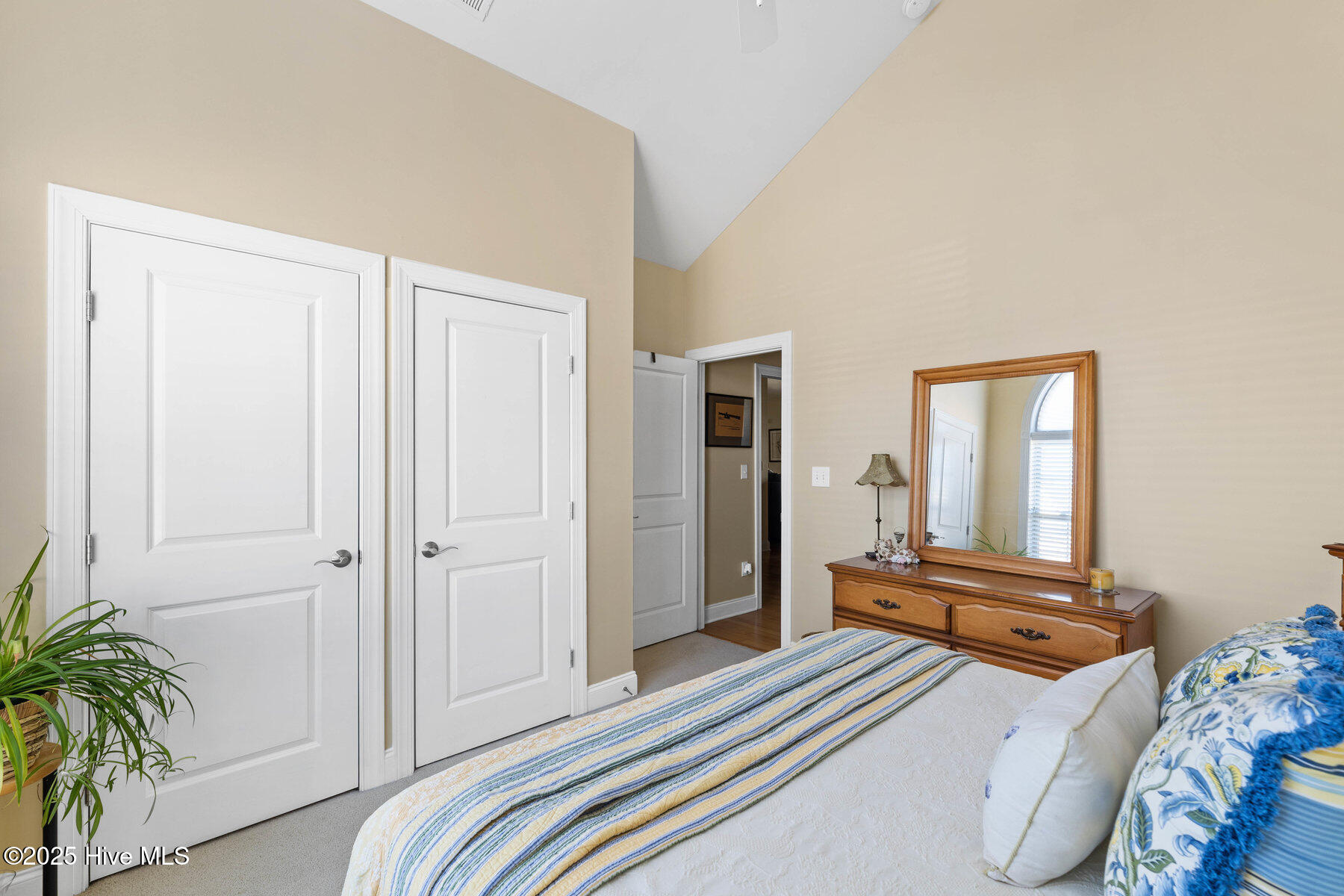 100486542 | Photo 16