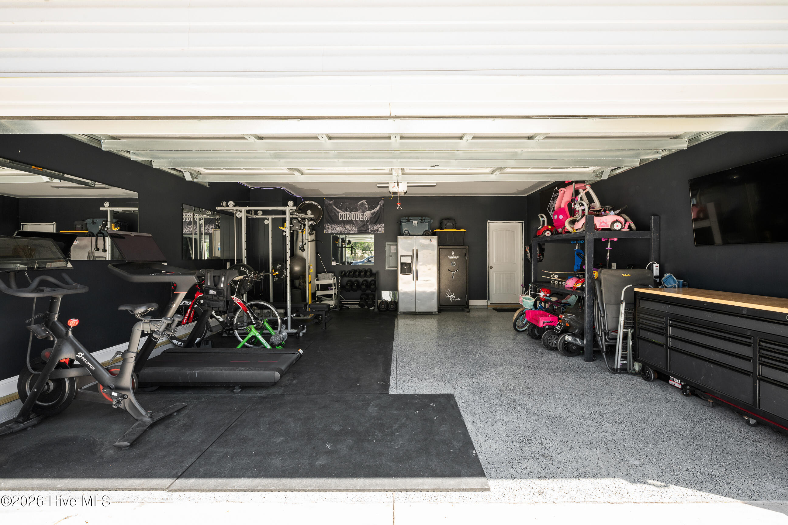 100567296 | Photo 35