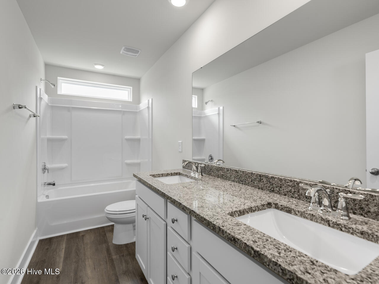 100553189 | Photo 38