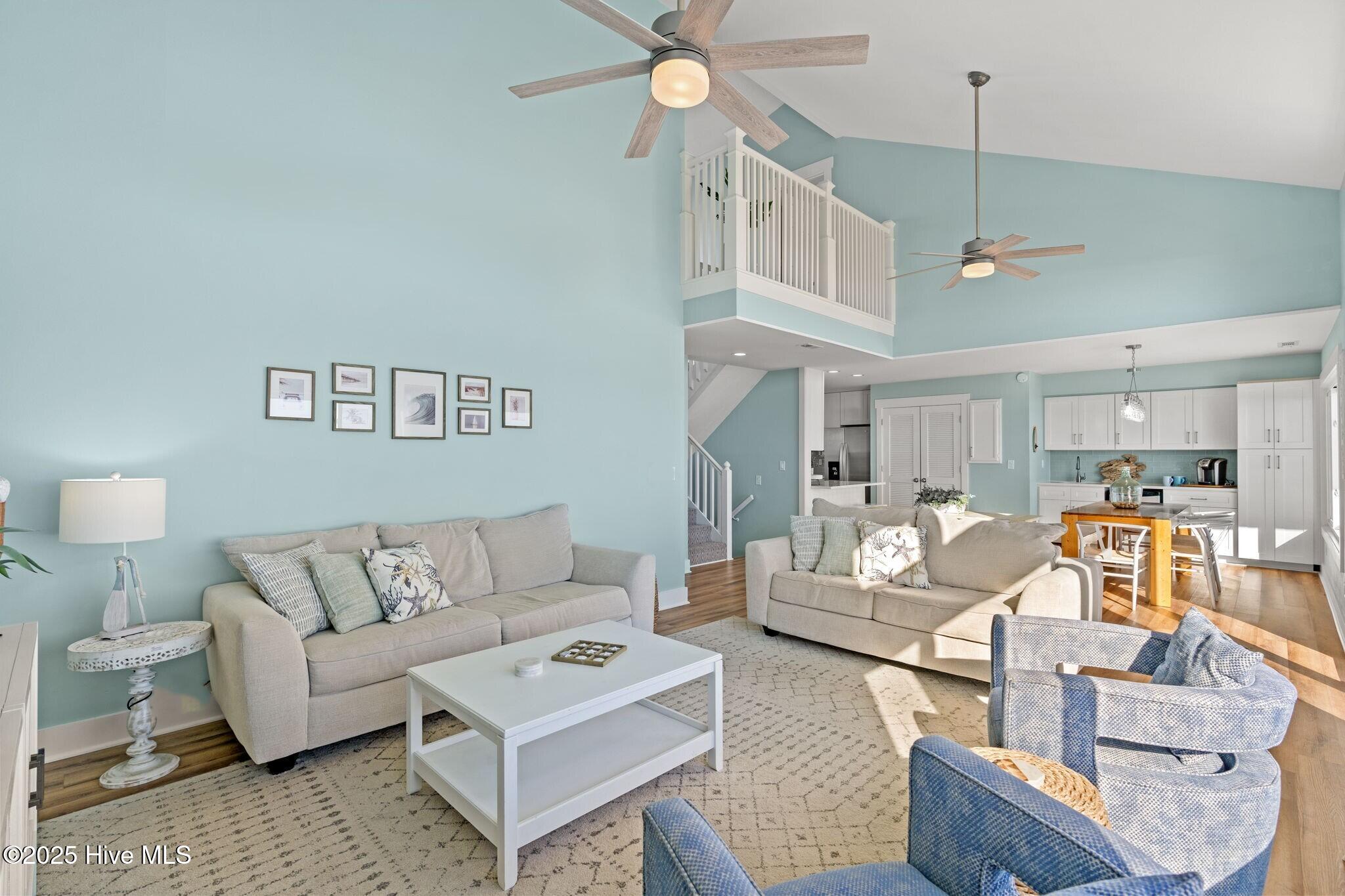 100540283 | Photo 11