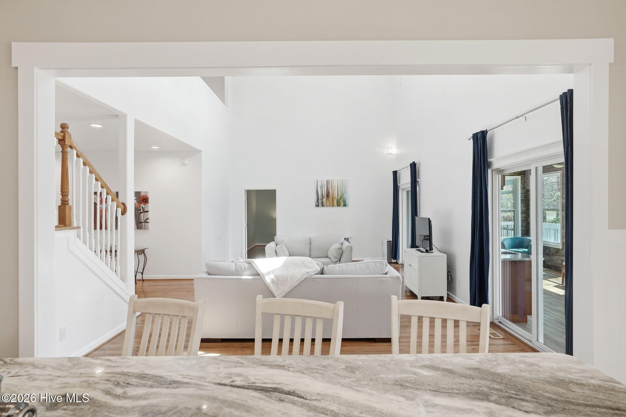 100560935 | Photo 23