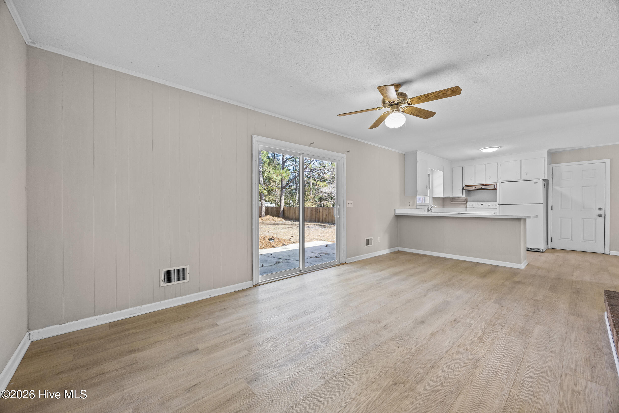 100548079 | Photo 29