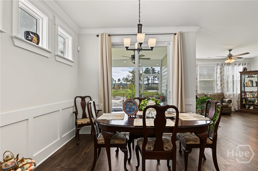 Dinning Area with lagoon view