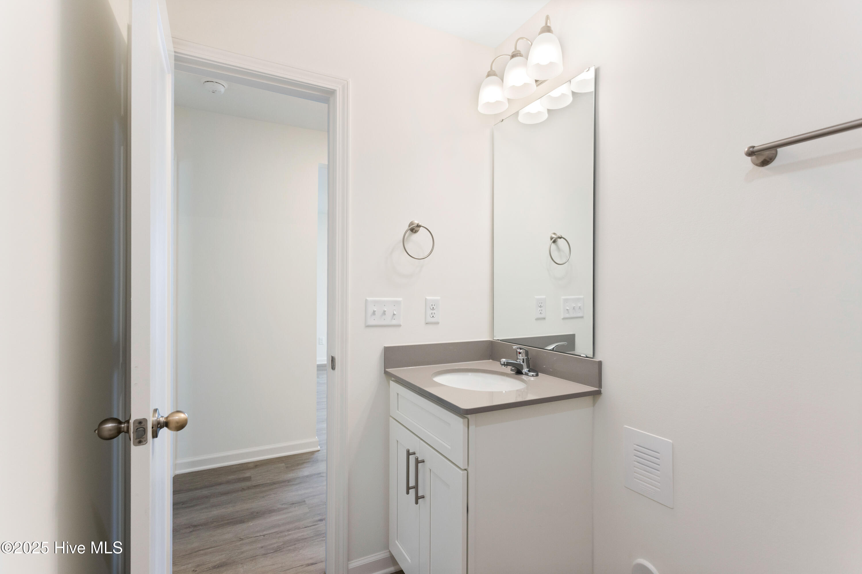 100542744 | Photo 21