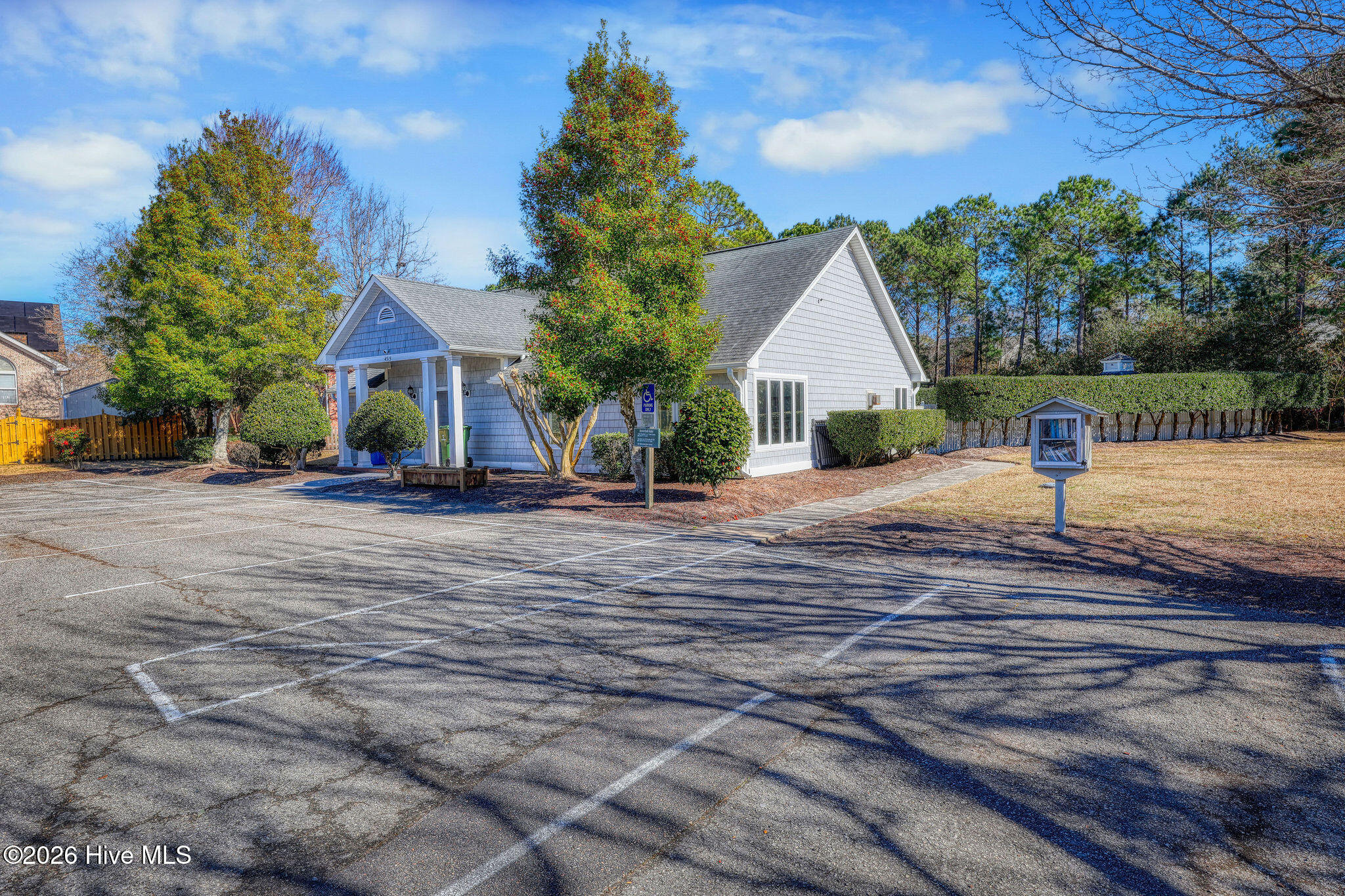 100554180 | Photo 51