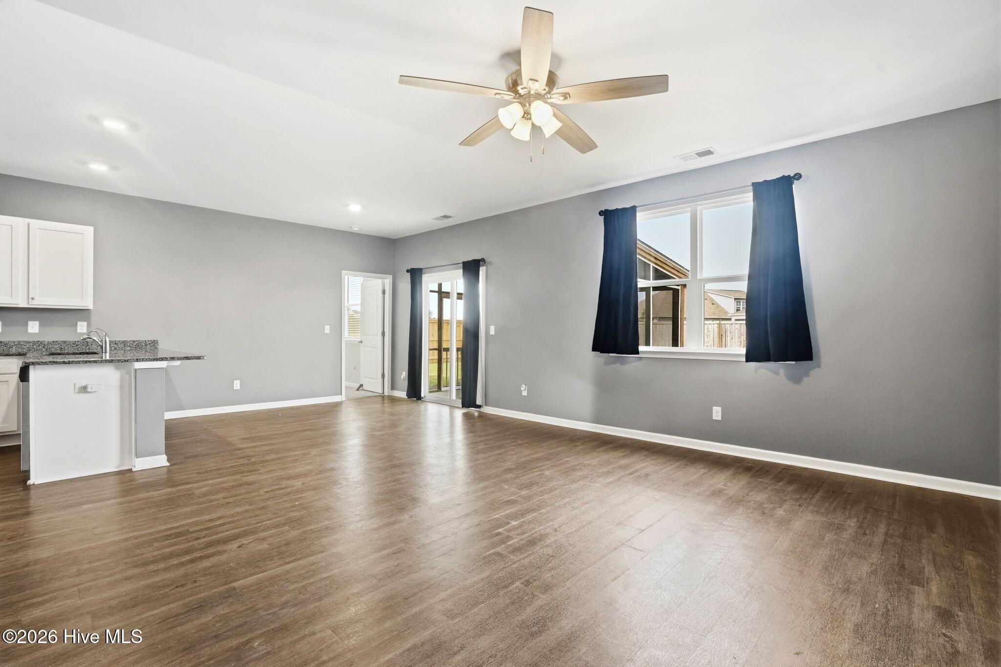 100562900 | Photo 12