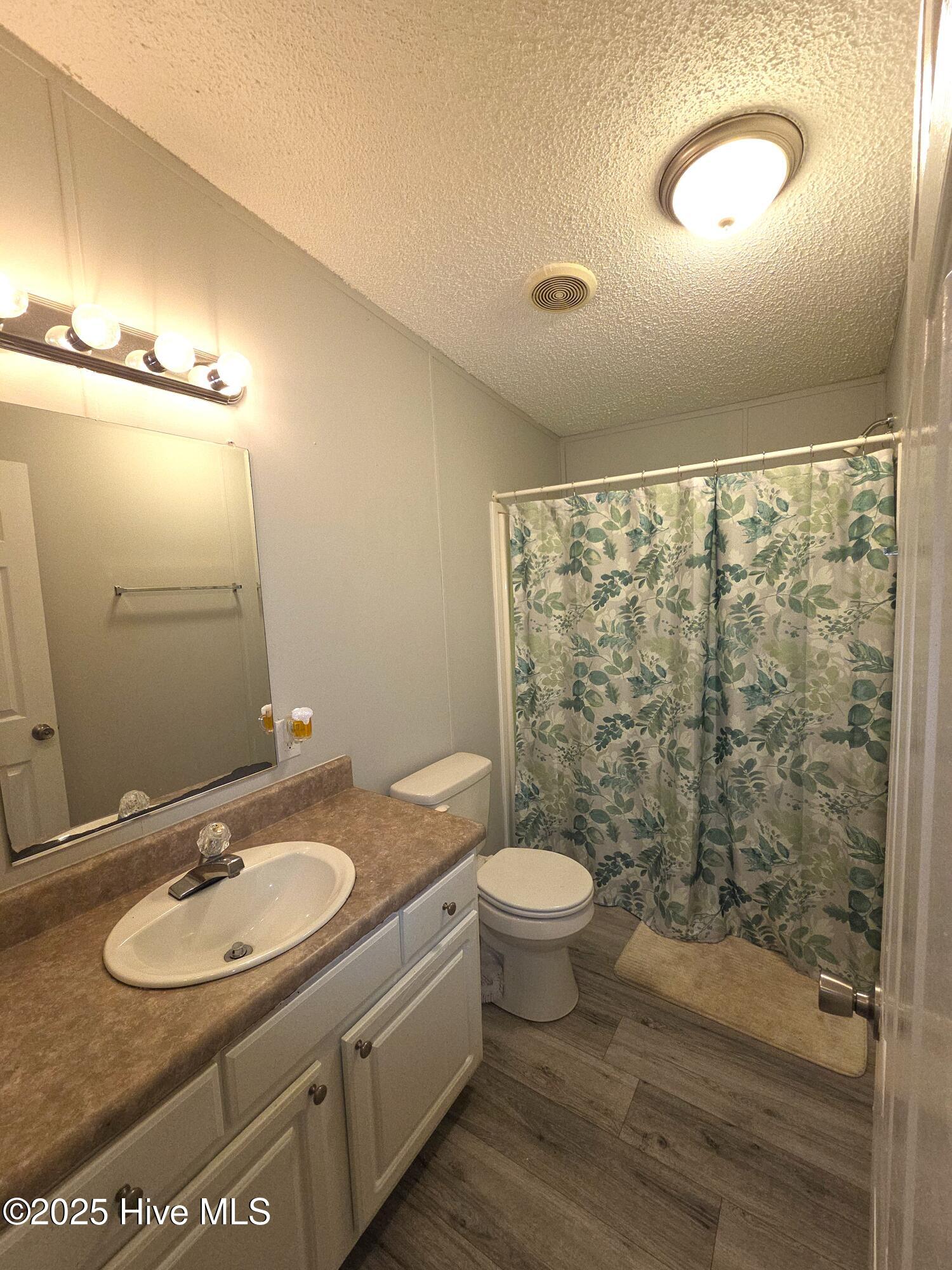 100528140 | Photo 32