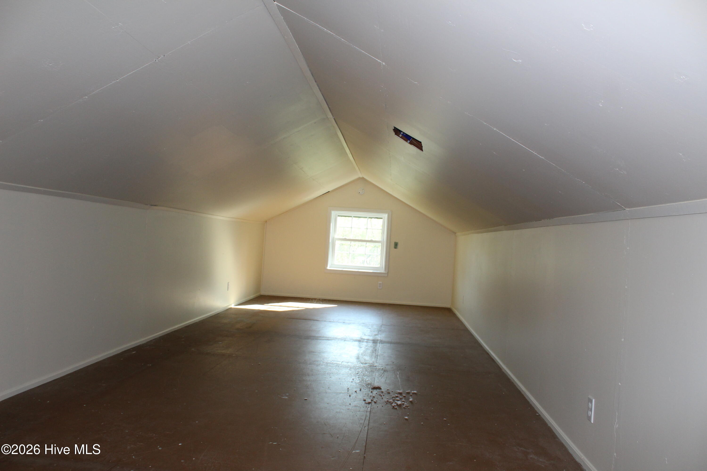 100567630 | Photo 25