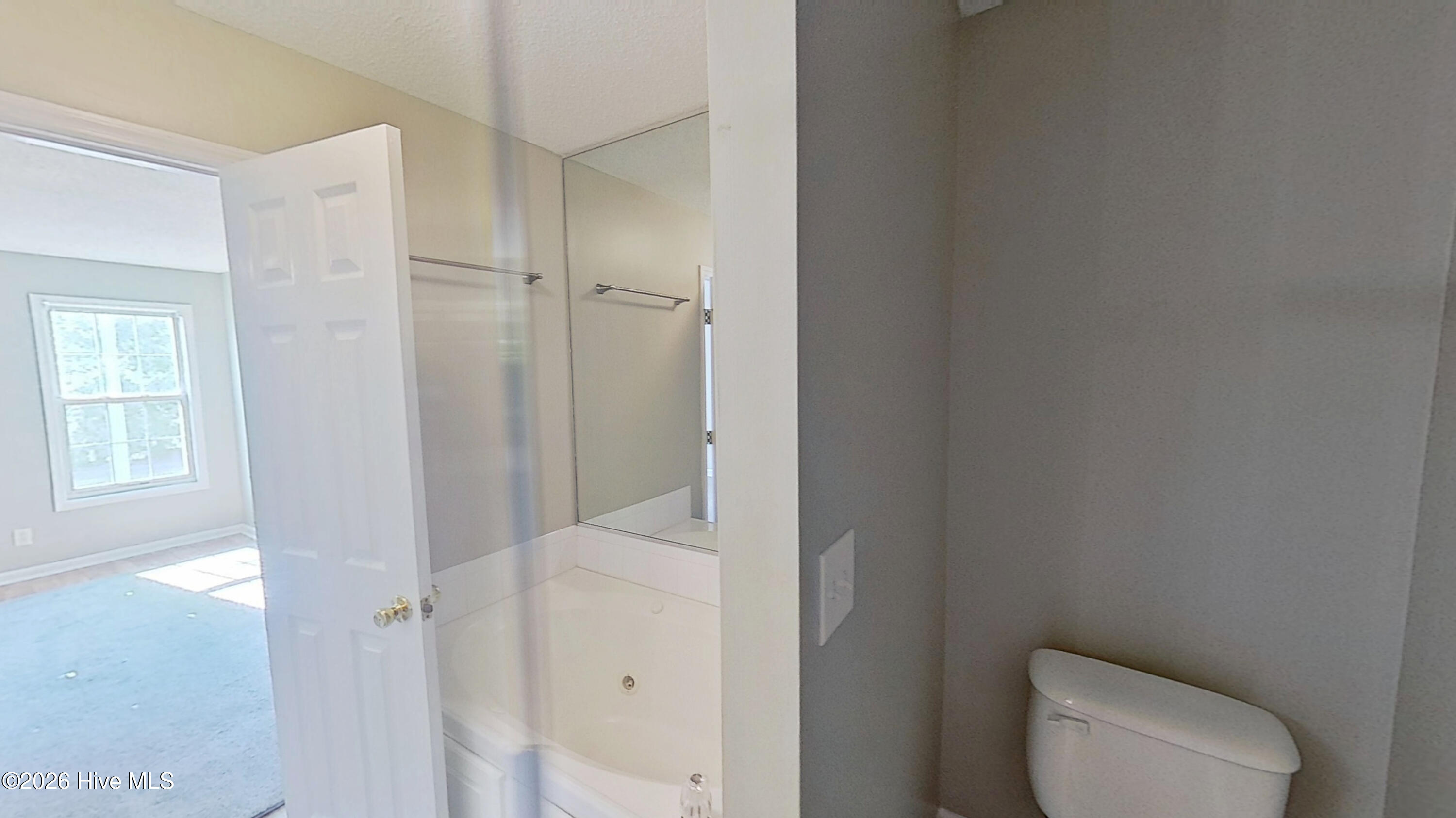 100581754 | Photo 13