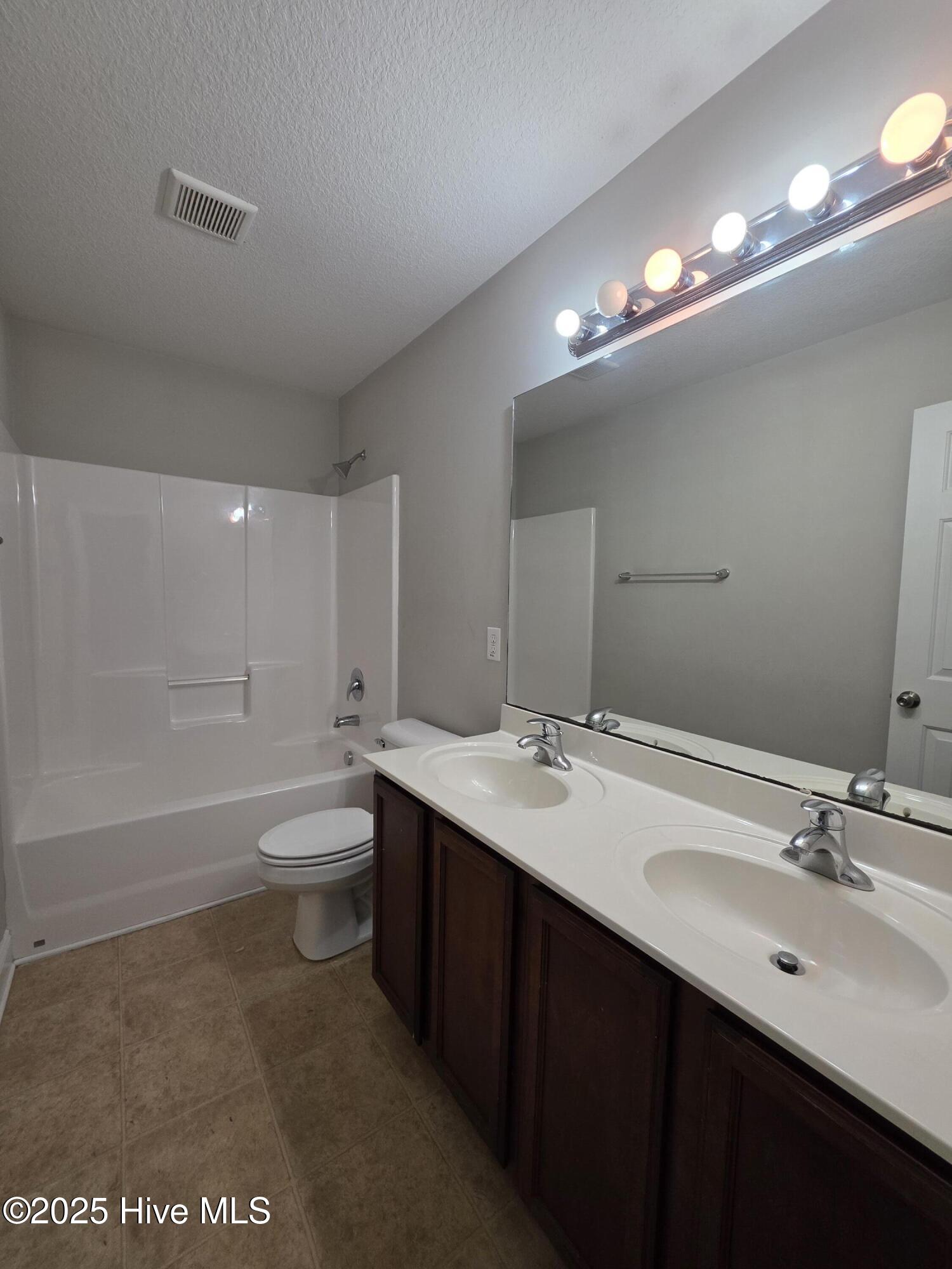 100545996 | Photo 11