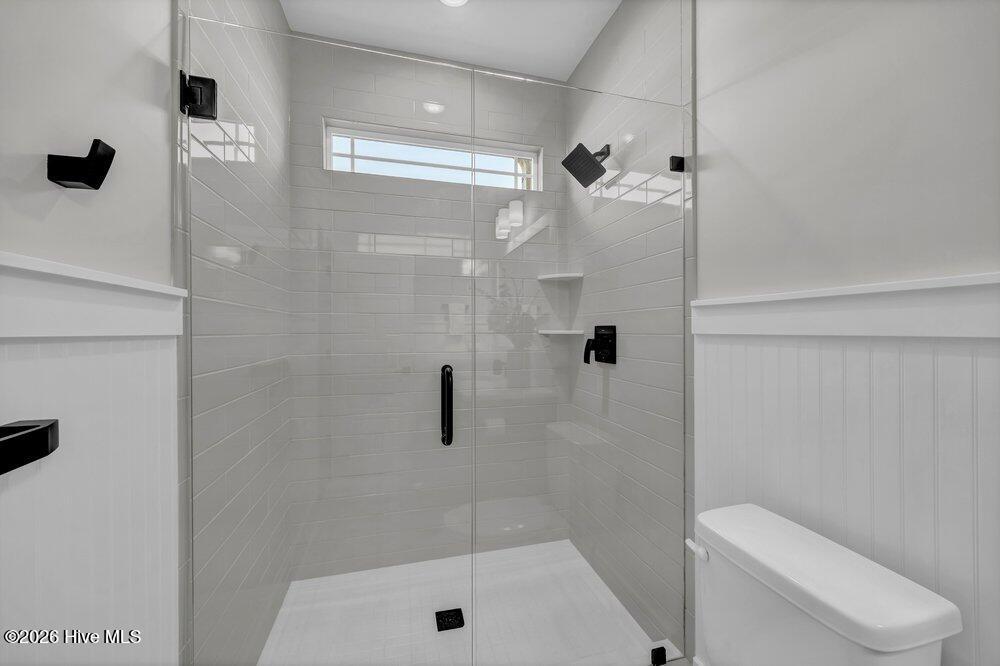 100564119 | Photo 24