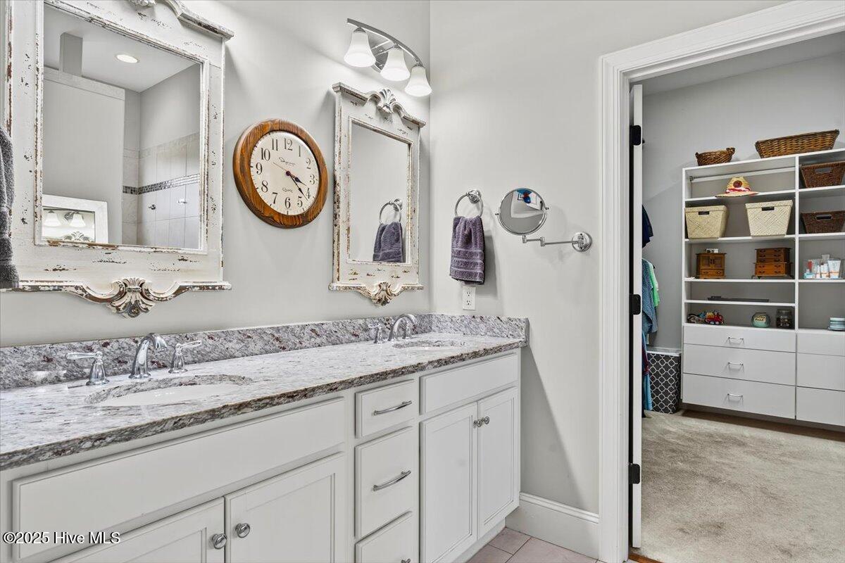 100525399 | Photo 18