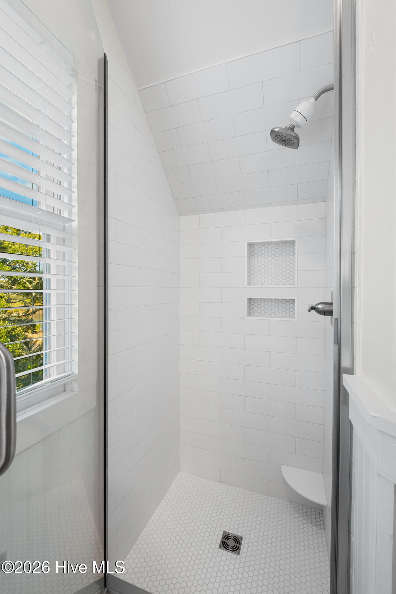 100560267 | Photo 36