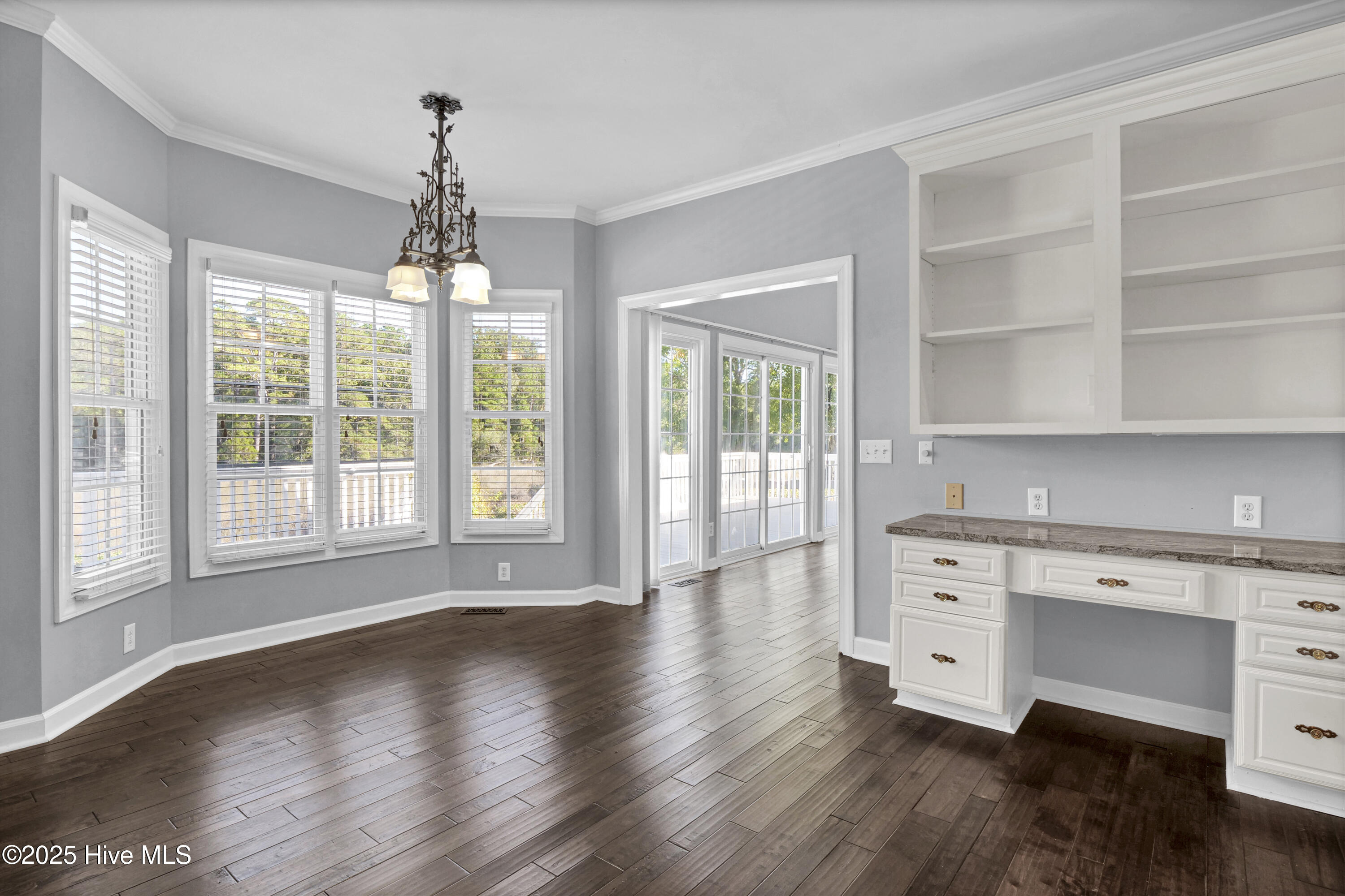 100556880 | Photo 19