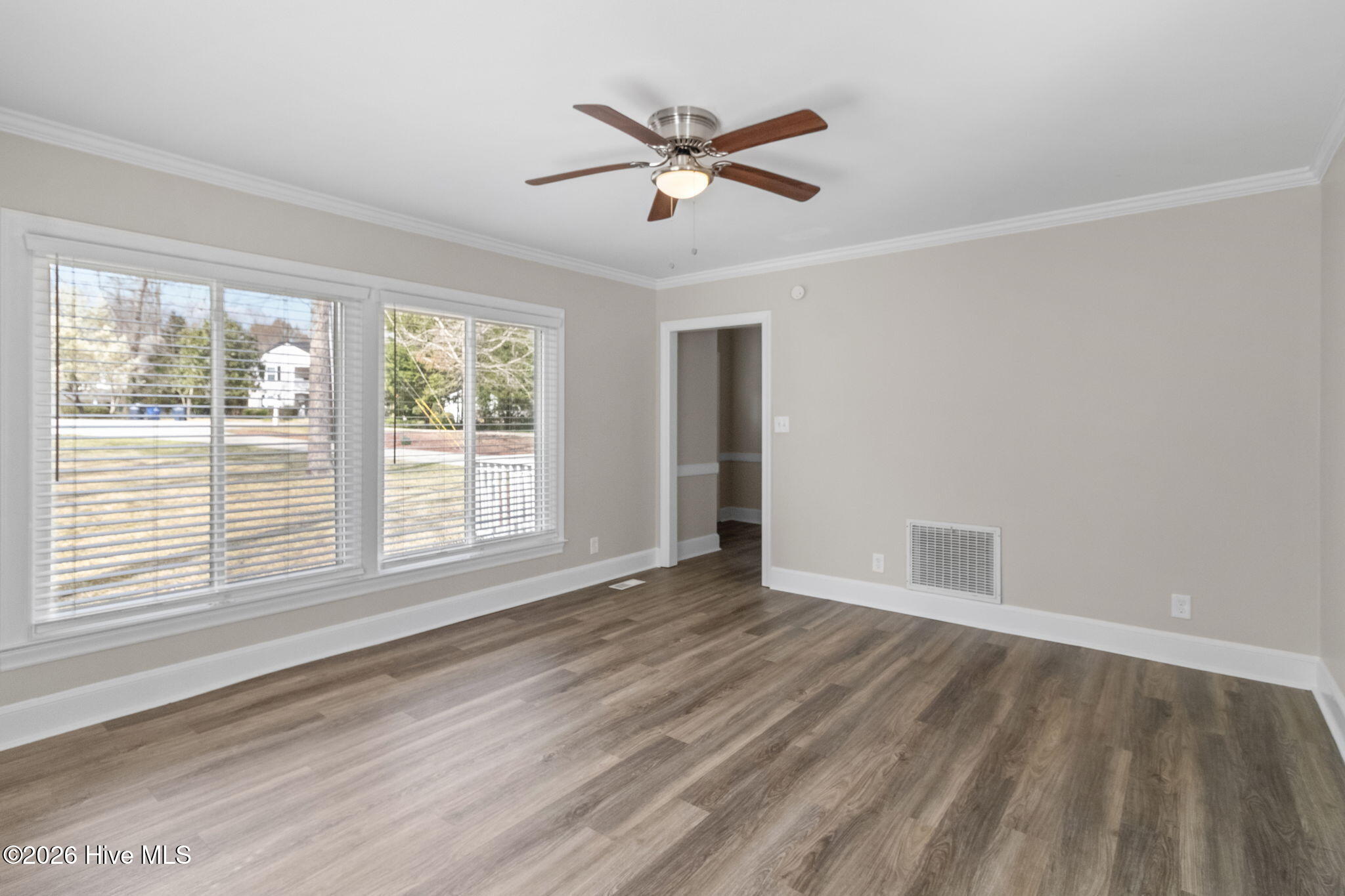 100560043 | Photo 26