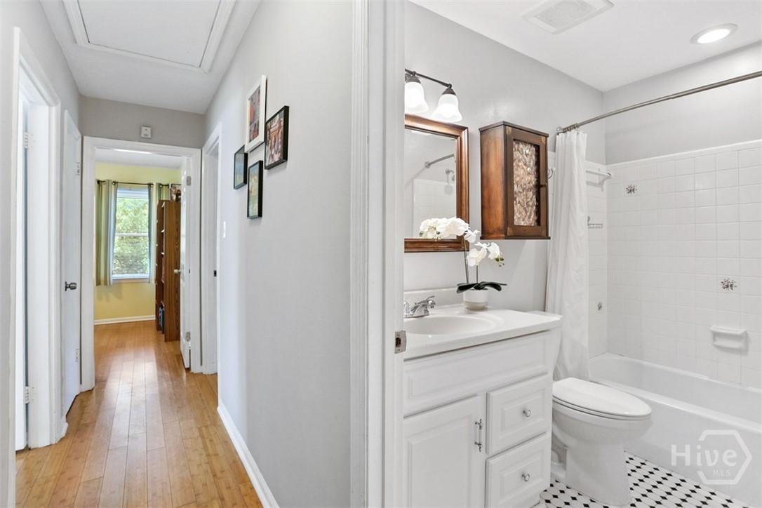 5 Prince Charles Court