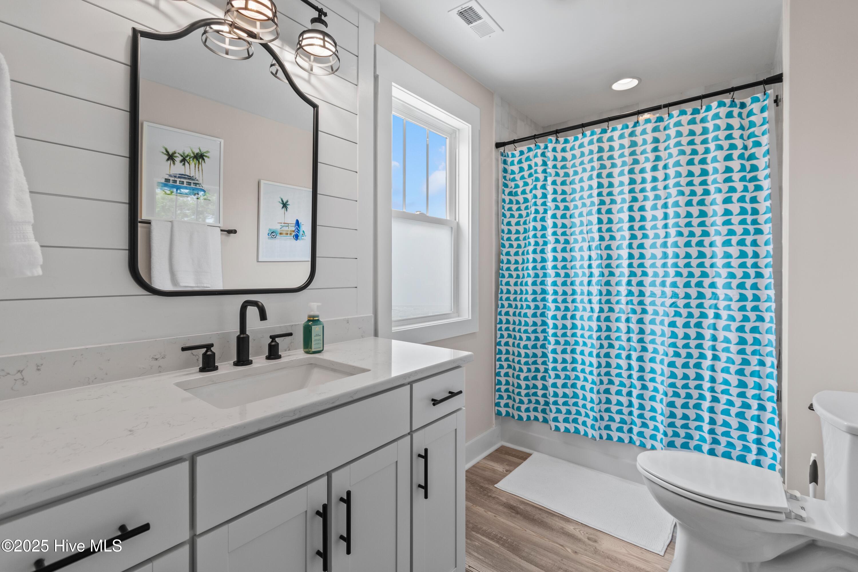 100544300 | Photo 39