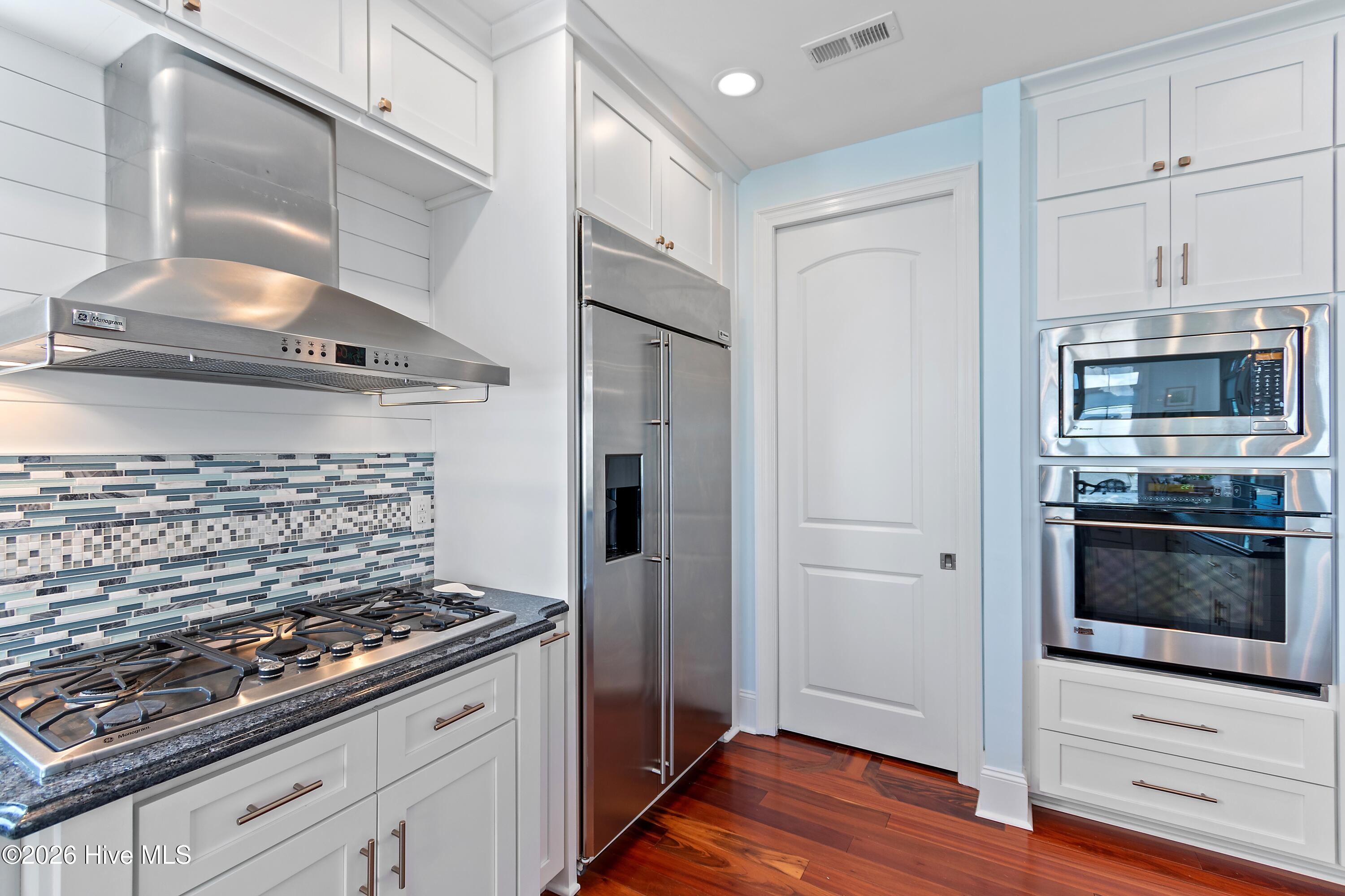 100562772 | Photo 28