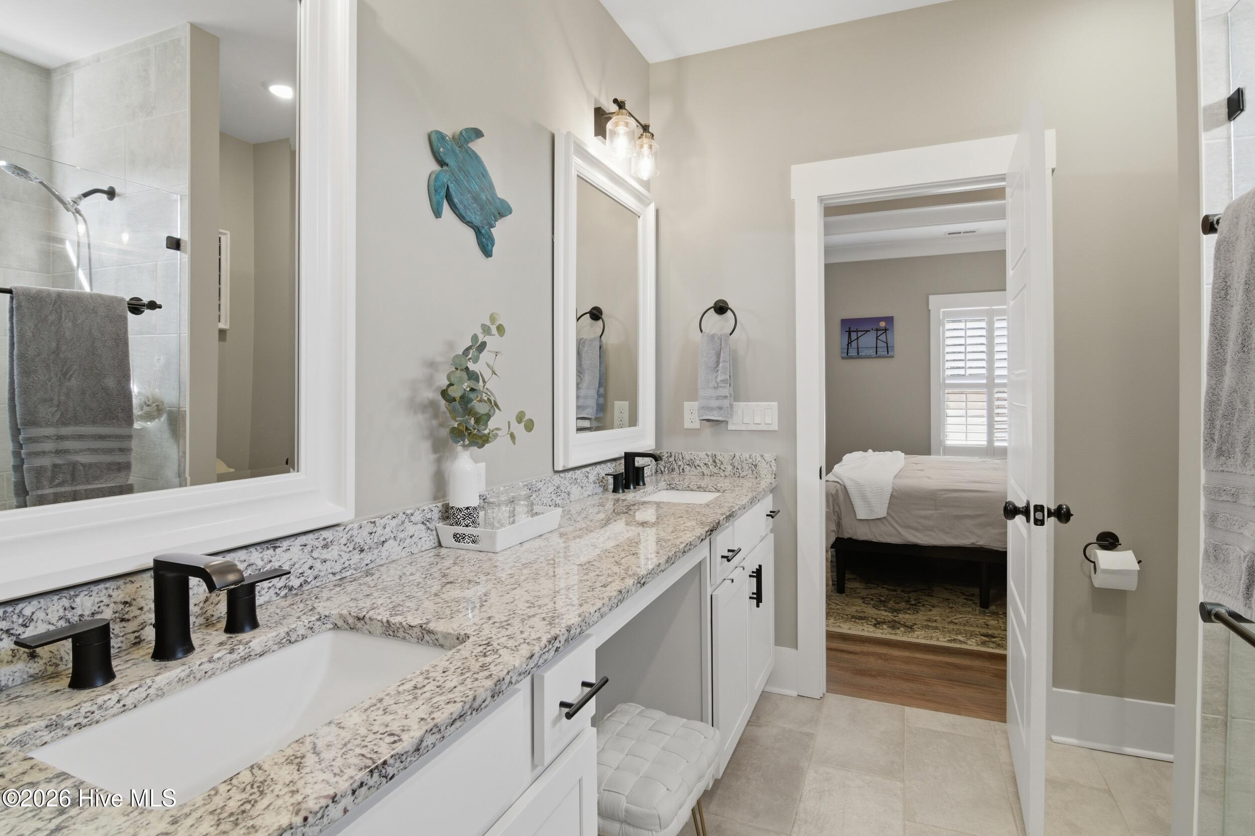 100551617 | Photo 25