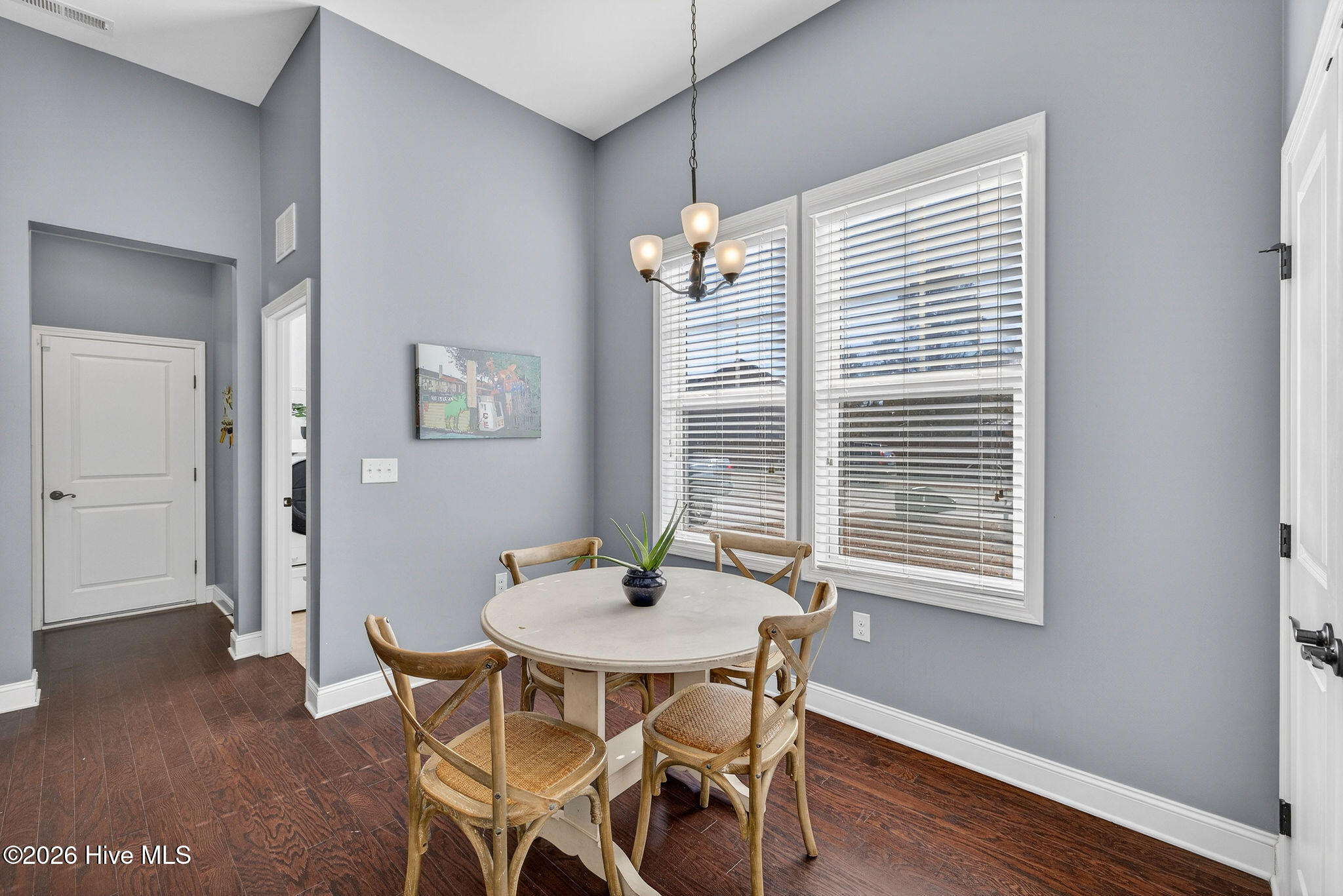 100547189 | Photo 14