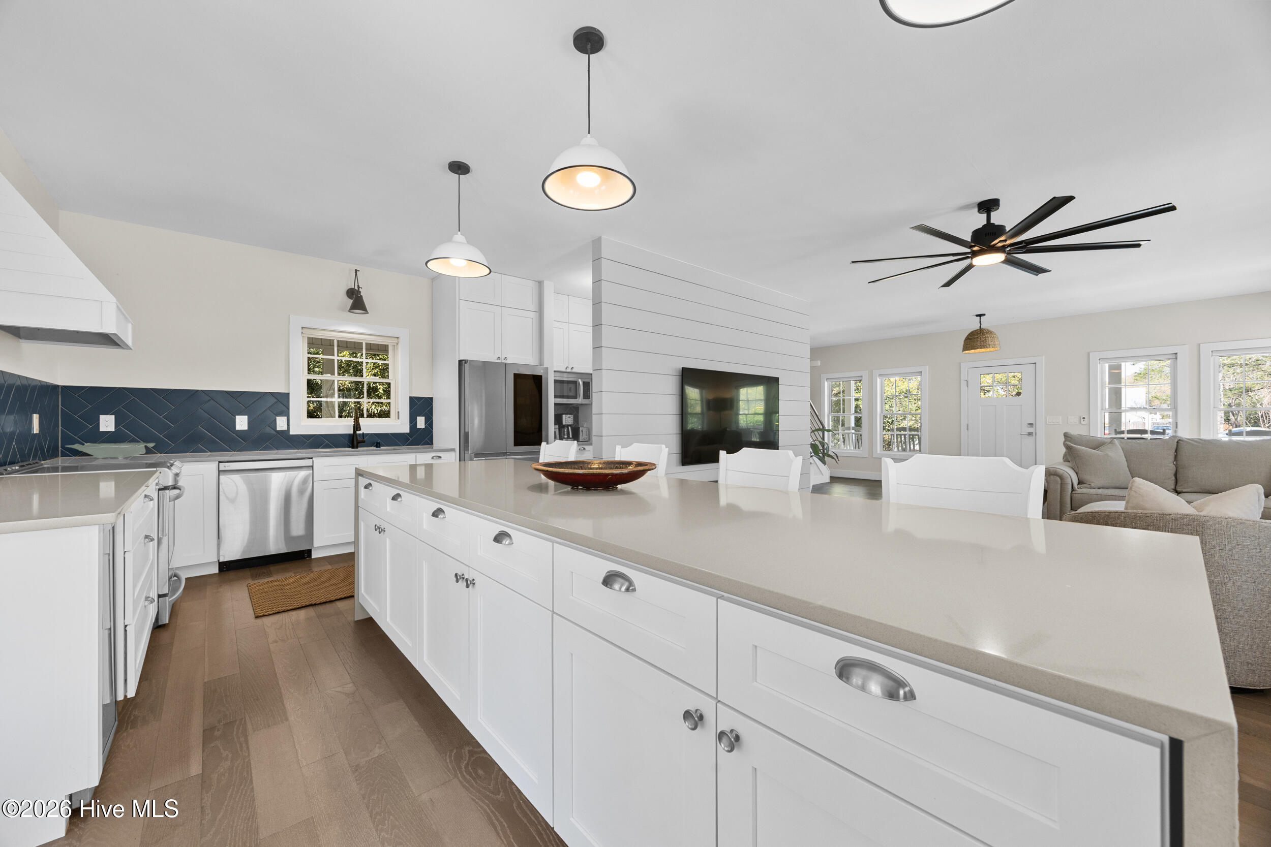 100562849 | Photo 21