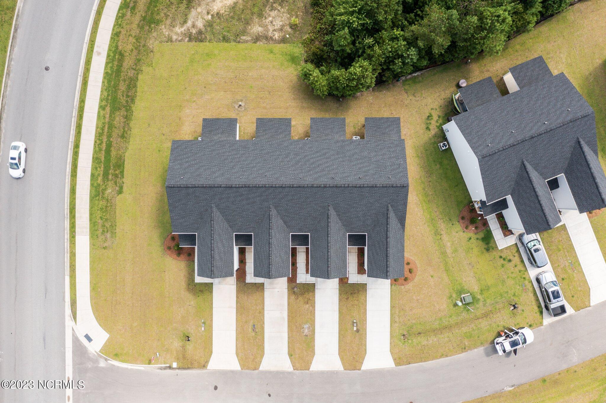 100570628 | Photo 25