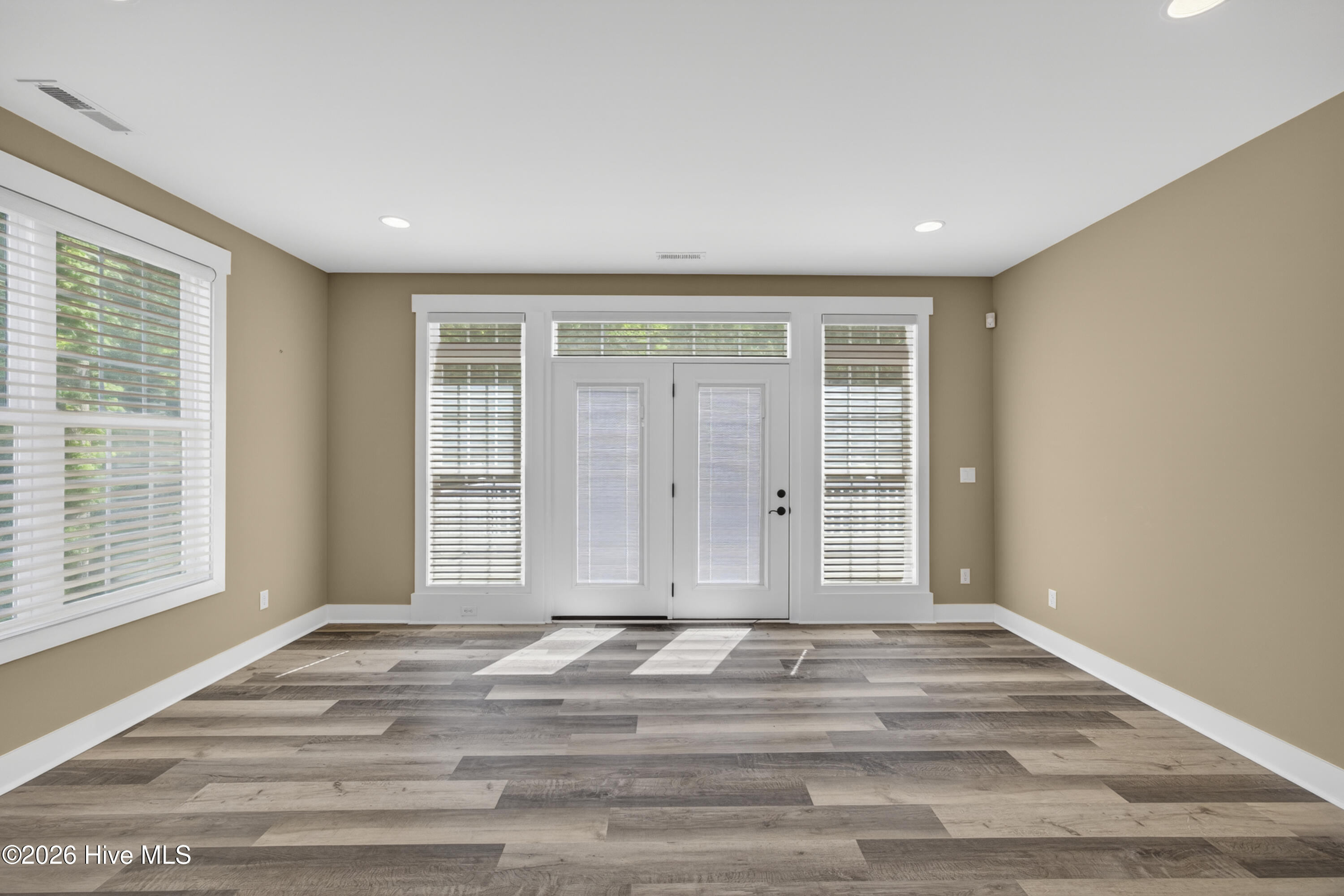 100569496 | Photo 12