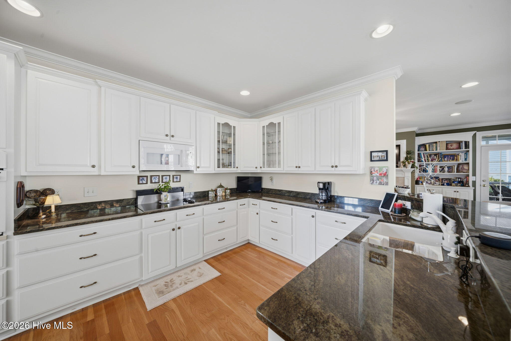 100570394 | Photo 31