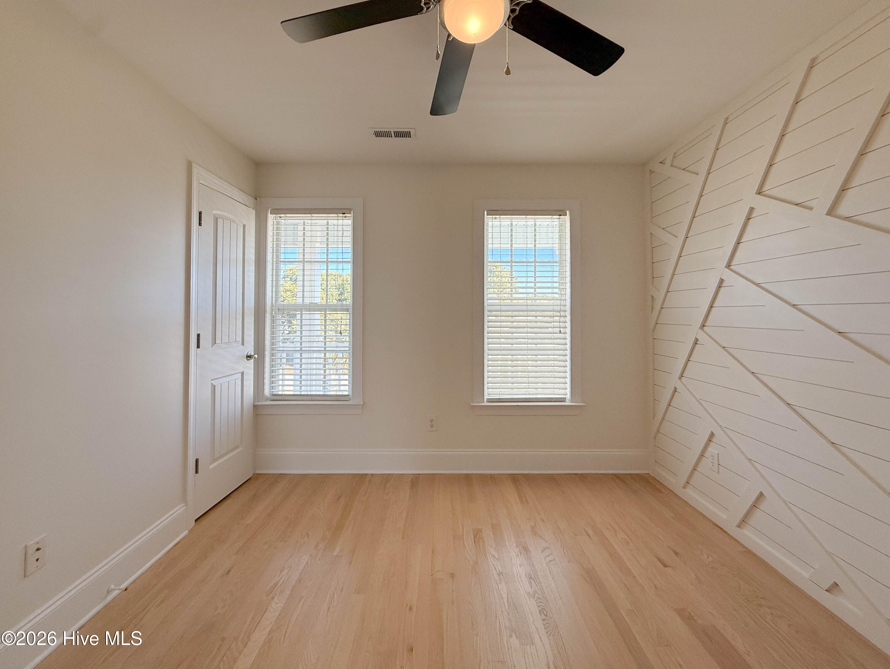 100550265 | Photo 61