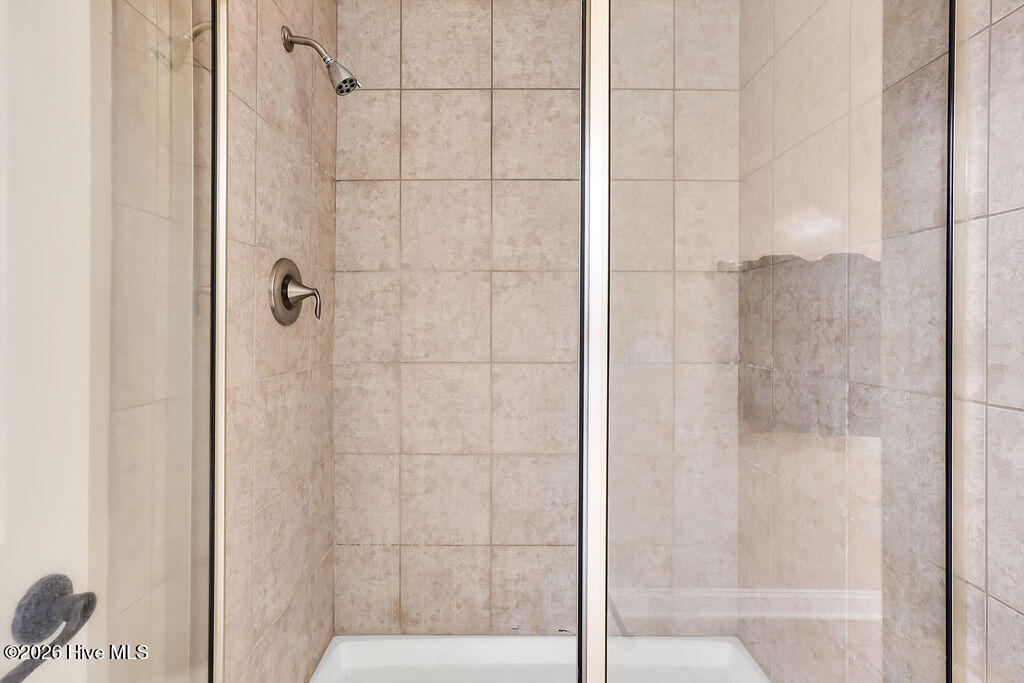 100570520 | Photo 23