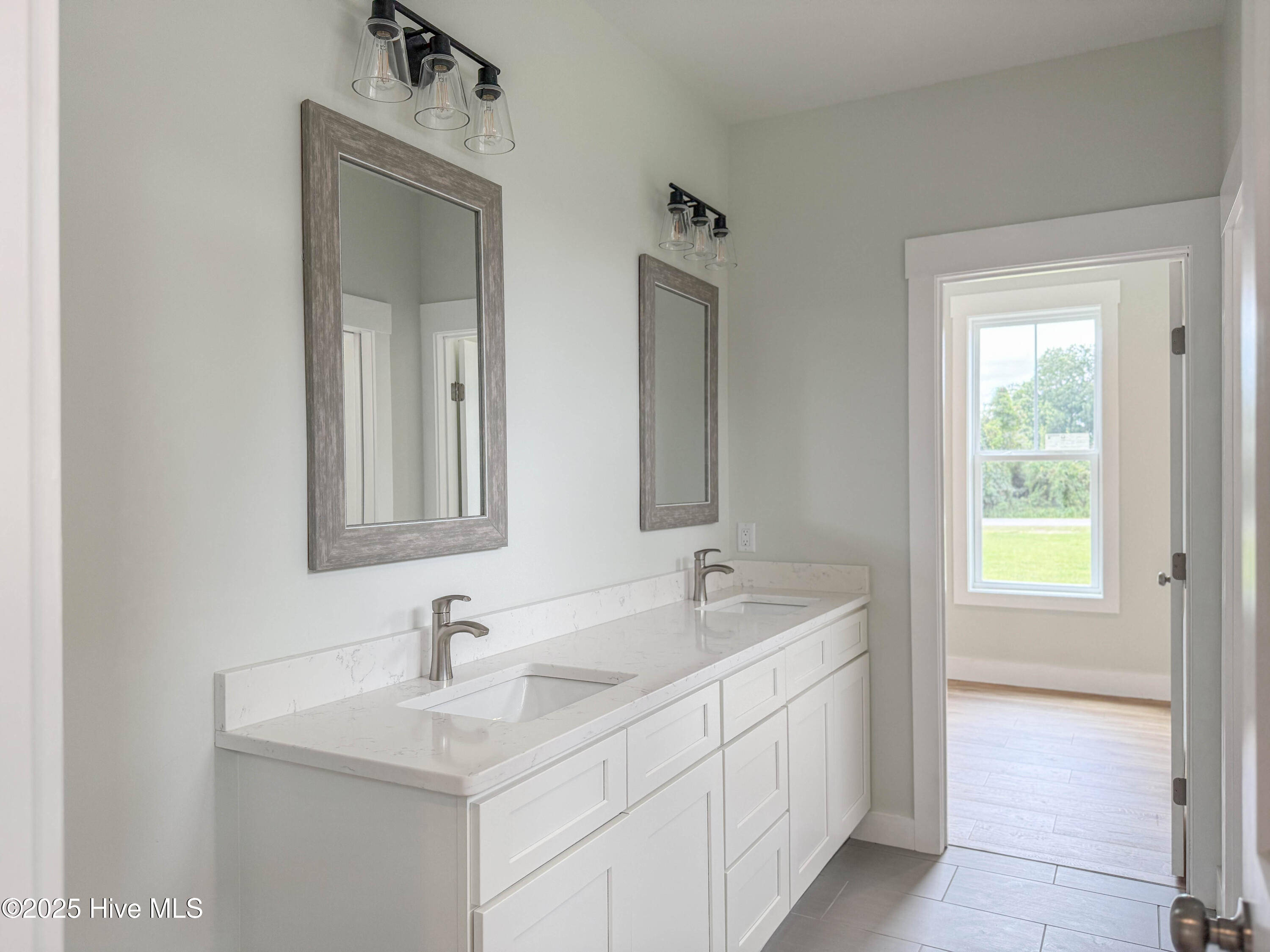 100529852 | Photo 28