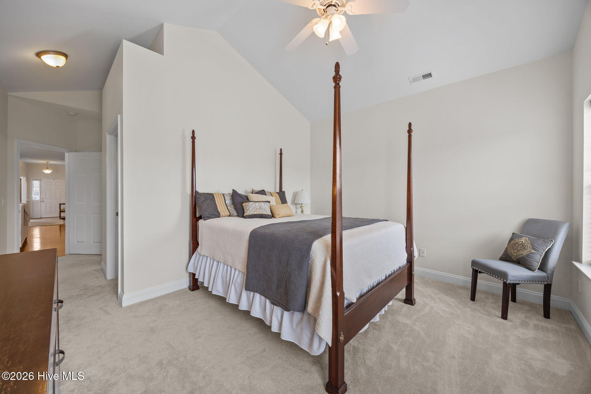 100556175 | Photo 18