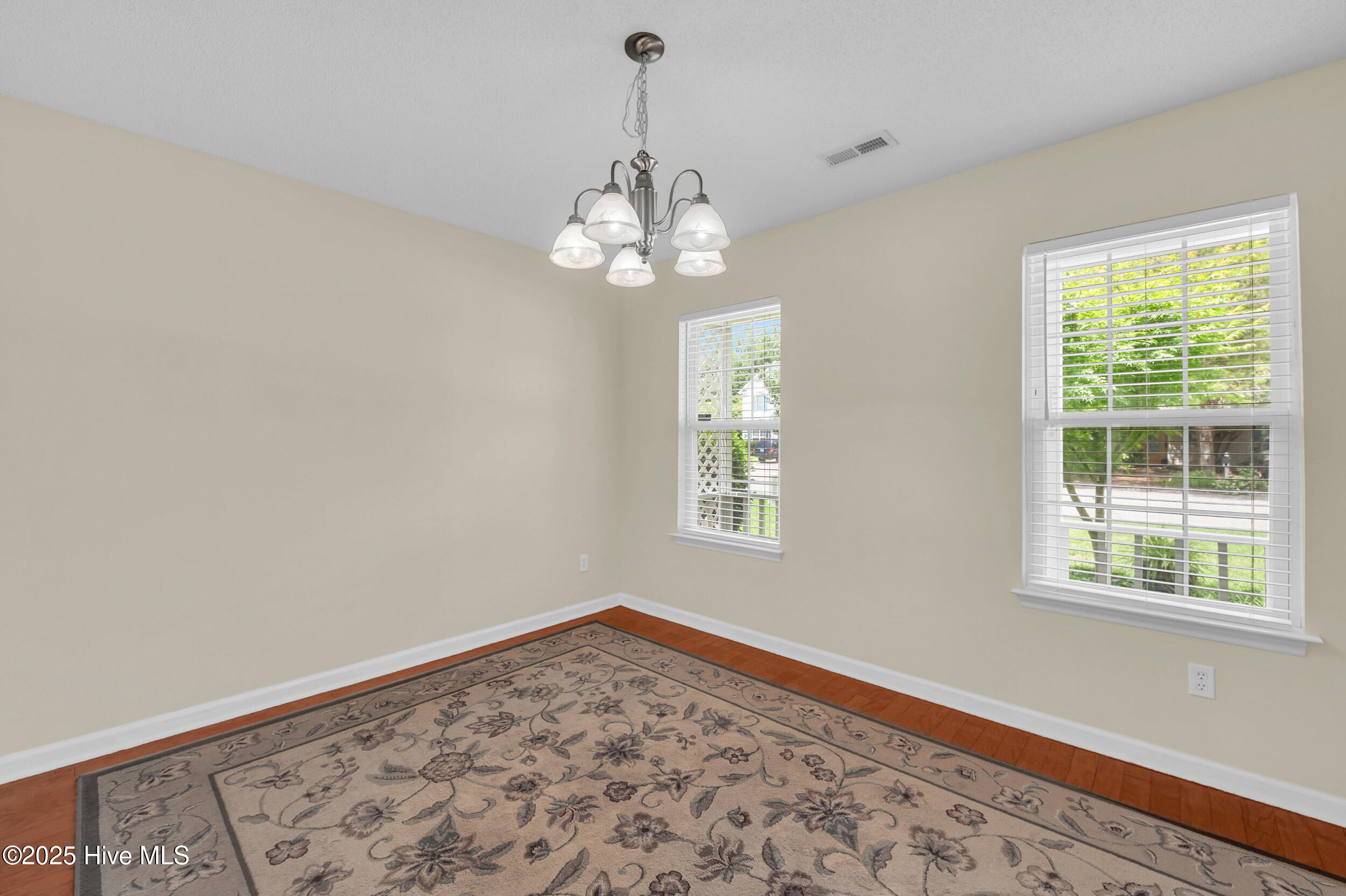 100532277 | Photo 21