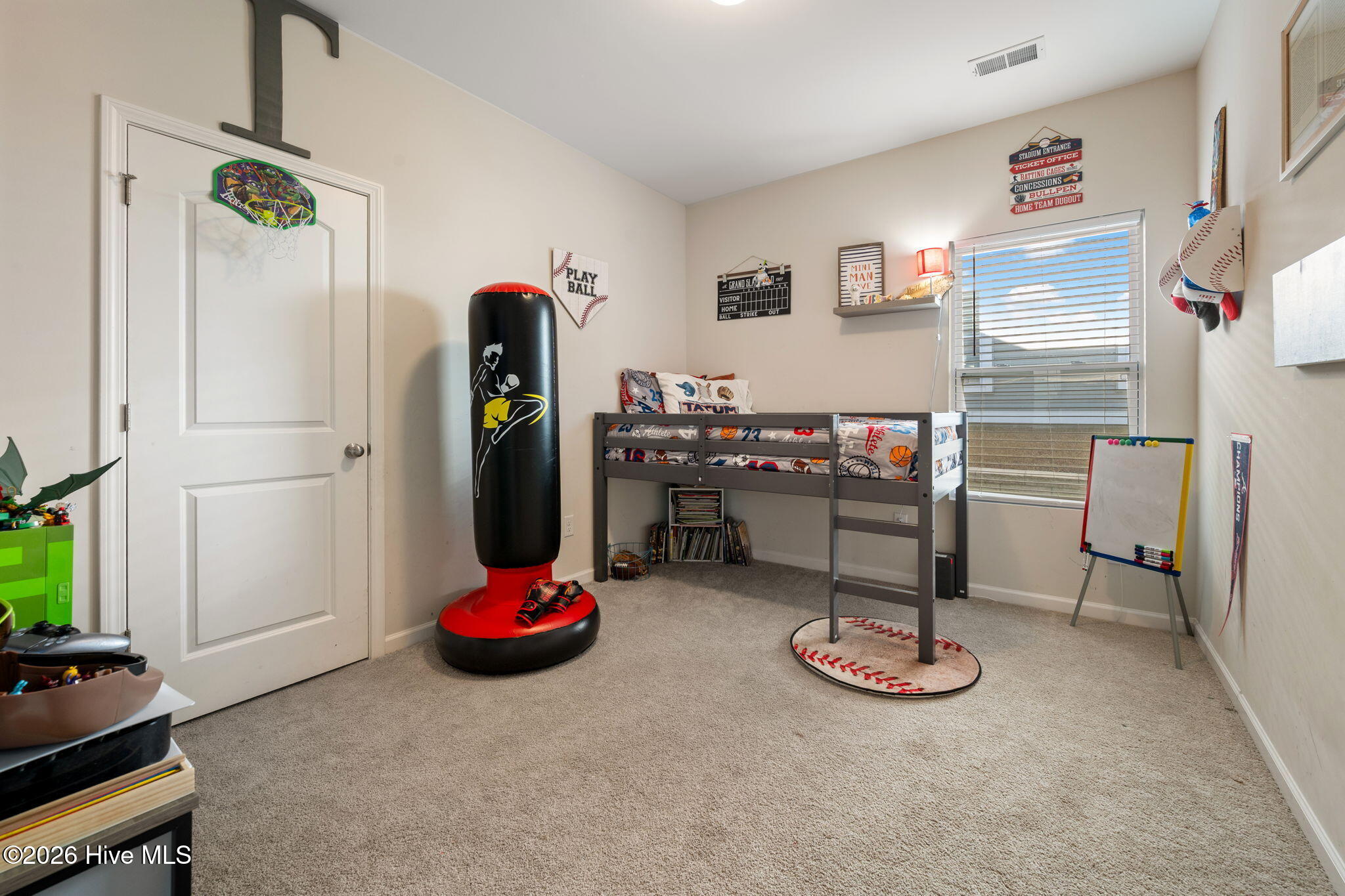 100549288 | Photo 16