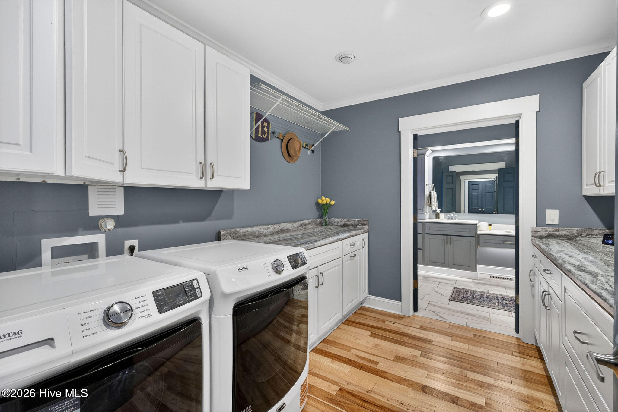 100567485 | Photo 25