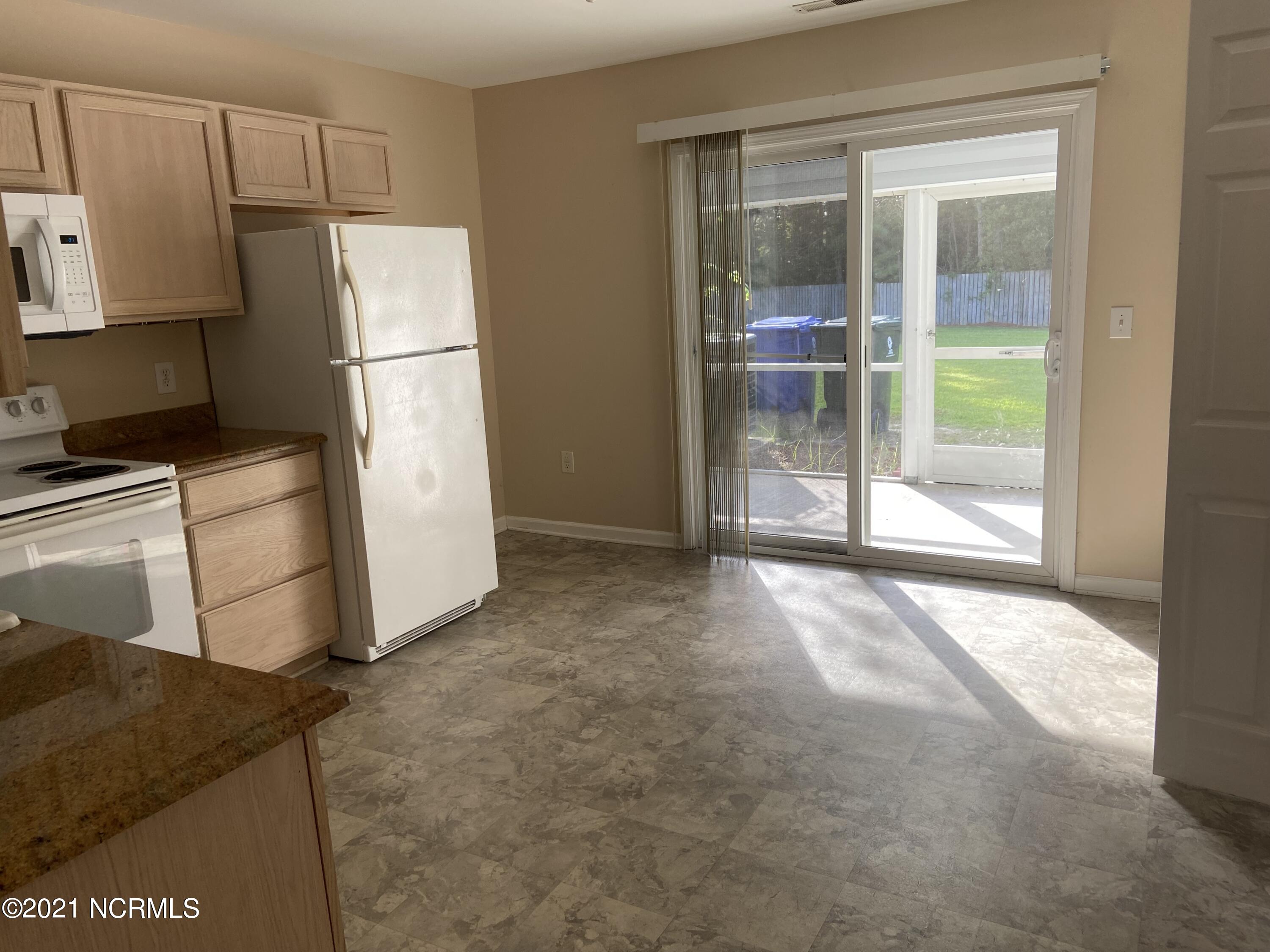 803 Courtyard W,Newport