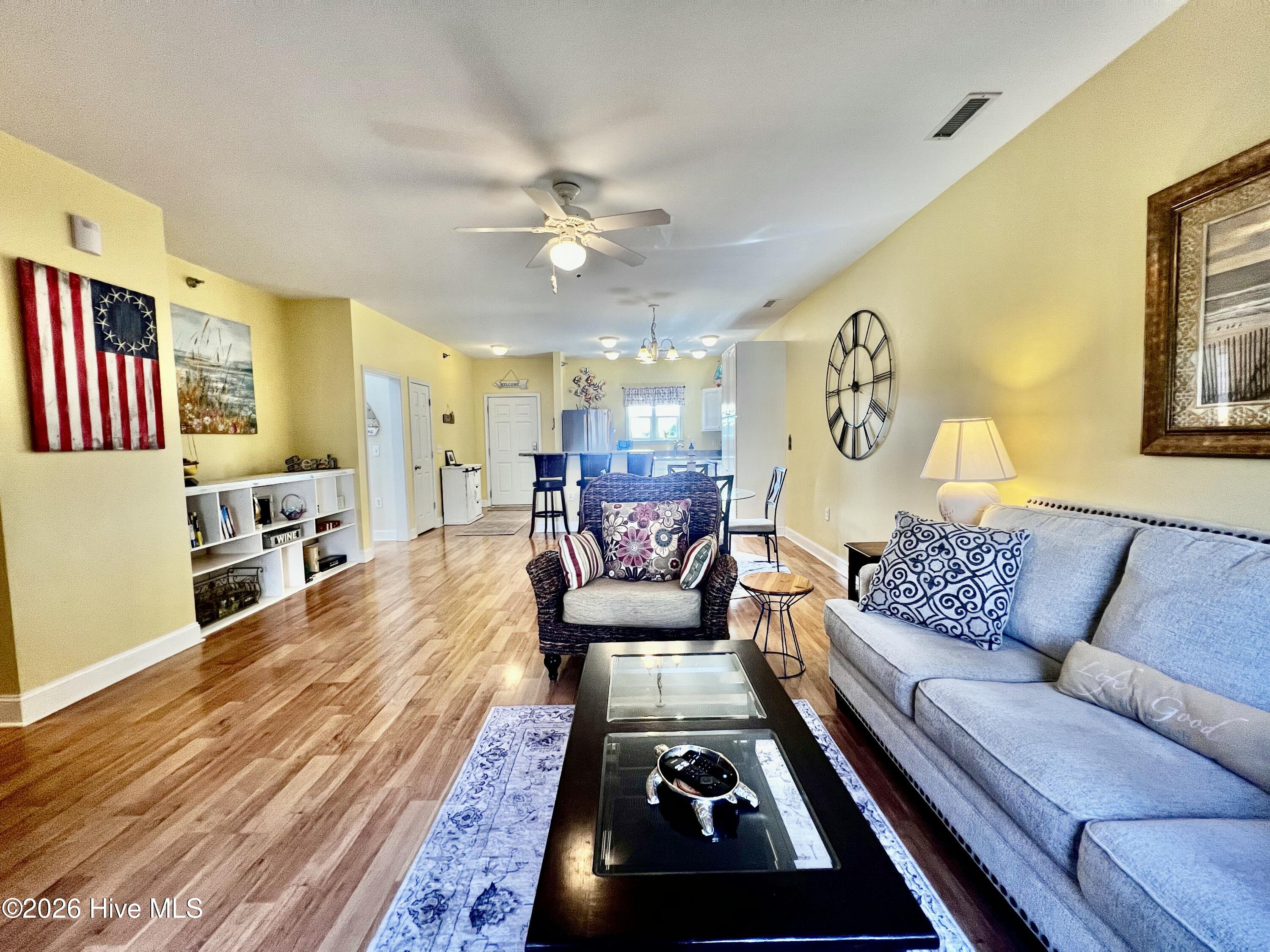 100550987 | Photo 15