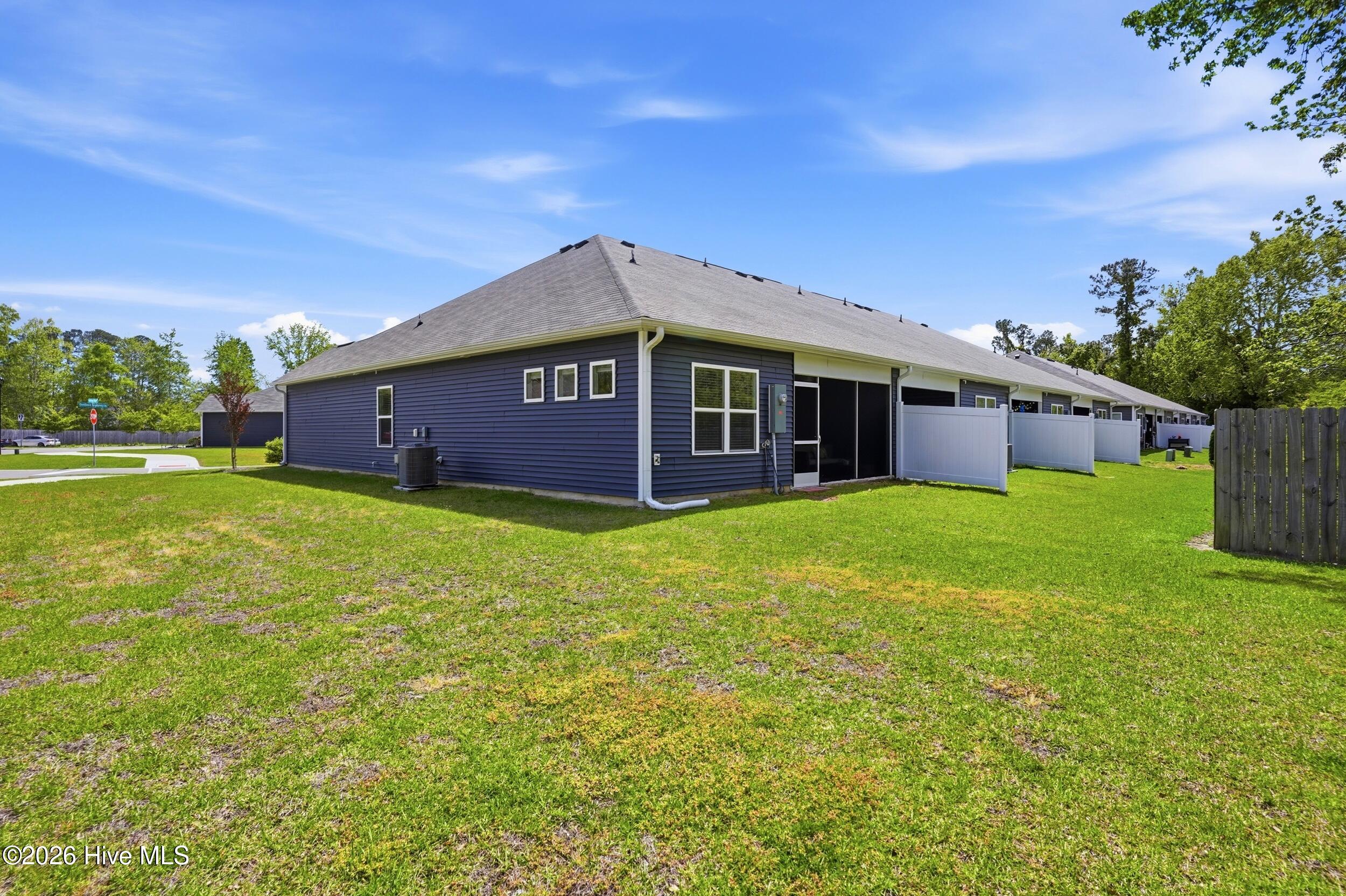 100566288 | Photo 29