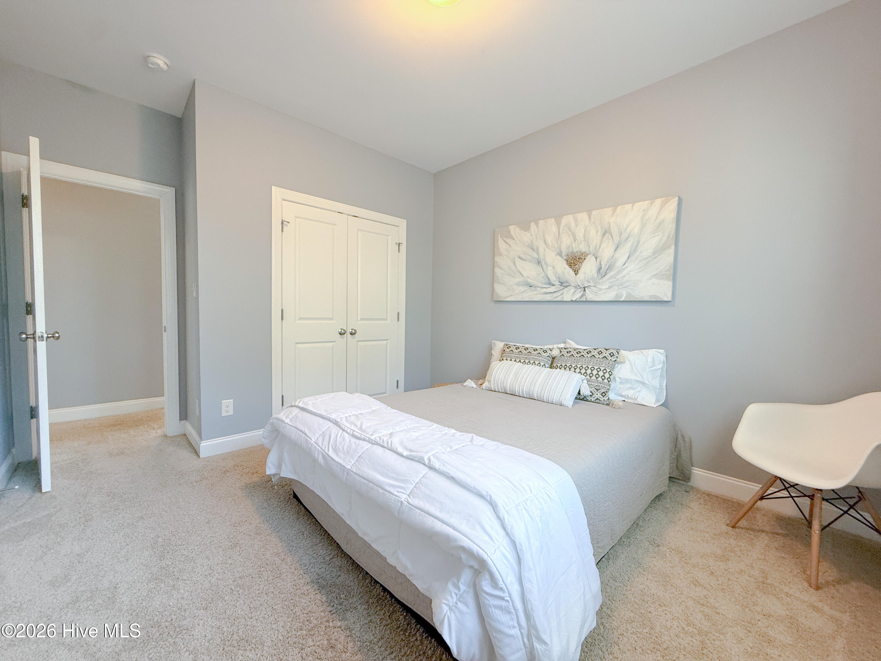 100569259 | Photo 51