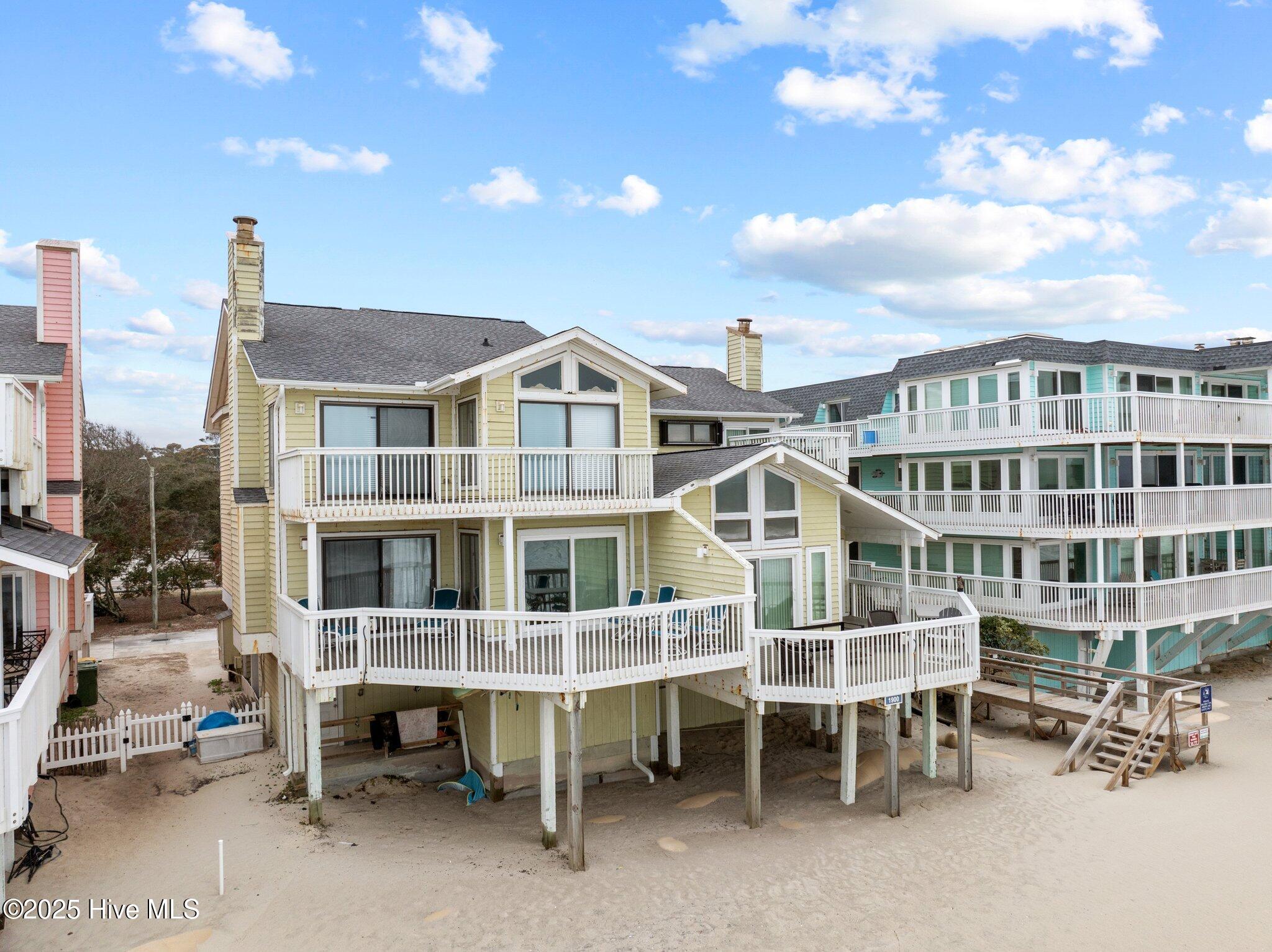 100564100 | Photo 12