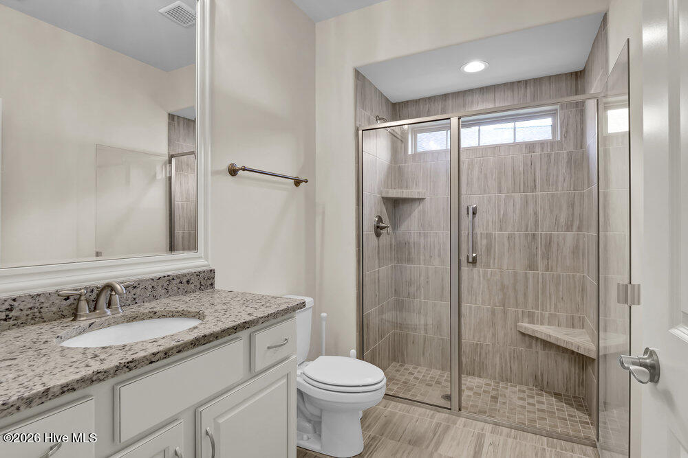 100553445 | Photo 25