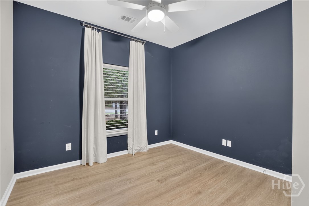 Guest bedroom #1