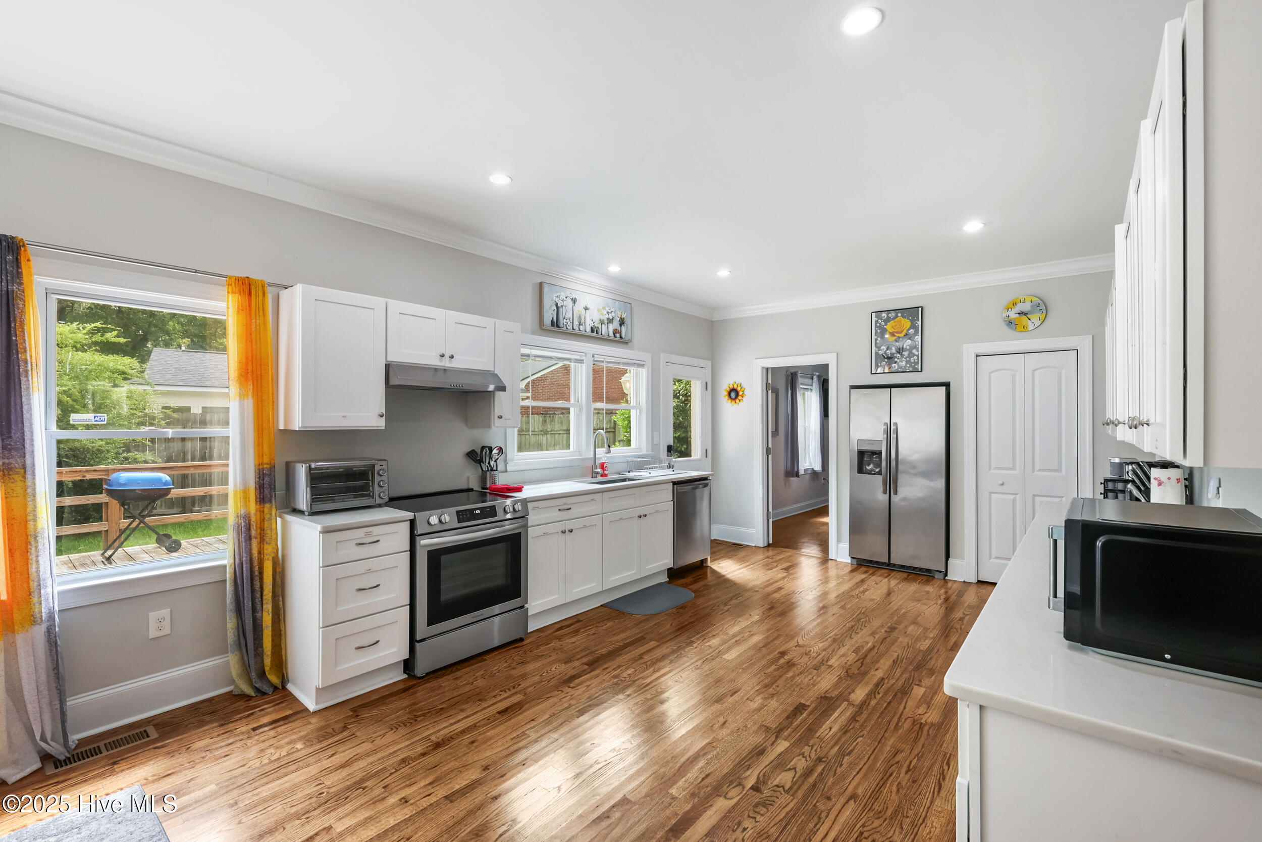 100526927 | Photo 10