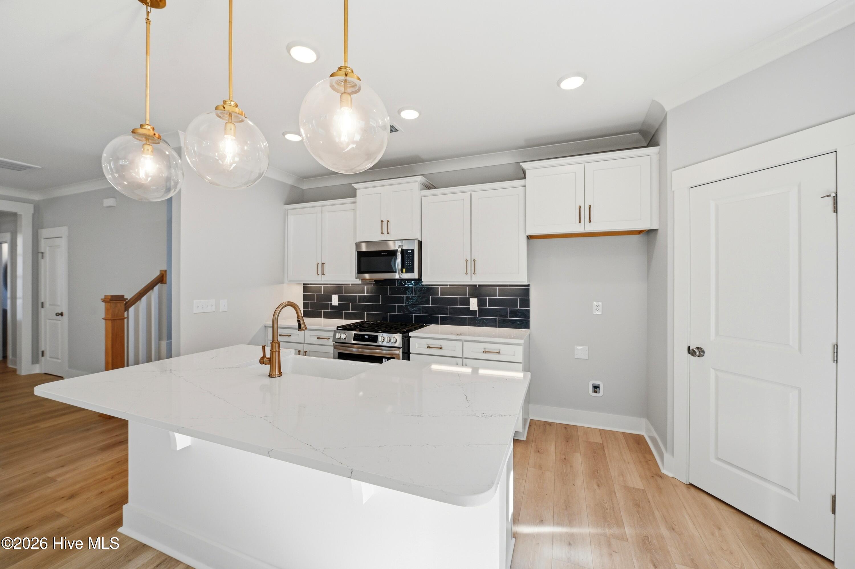 100566798 | Photo 14