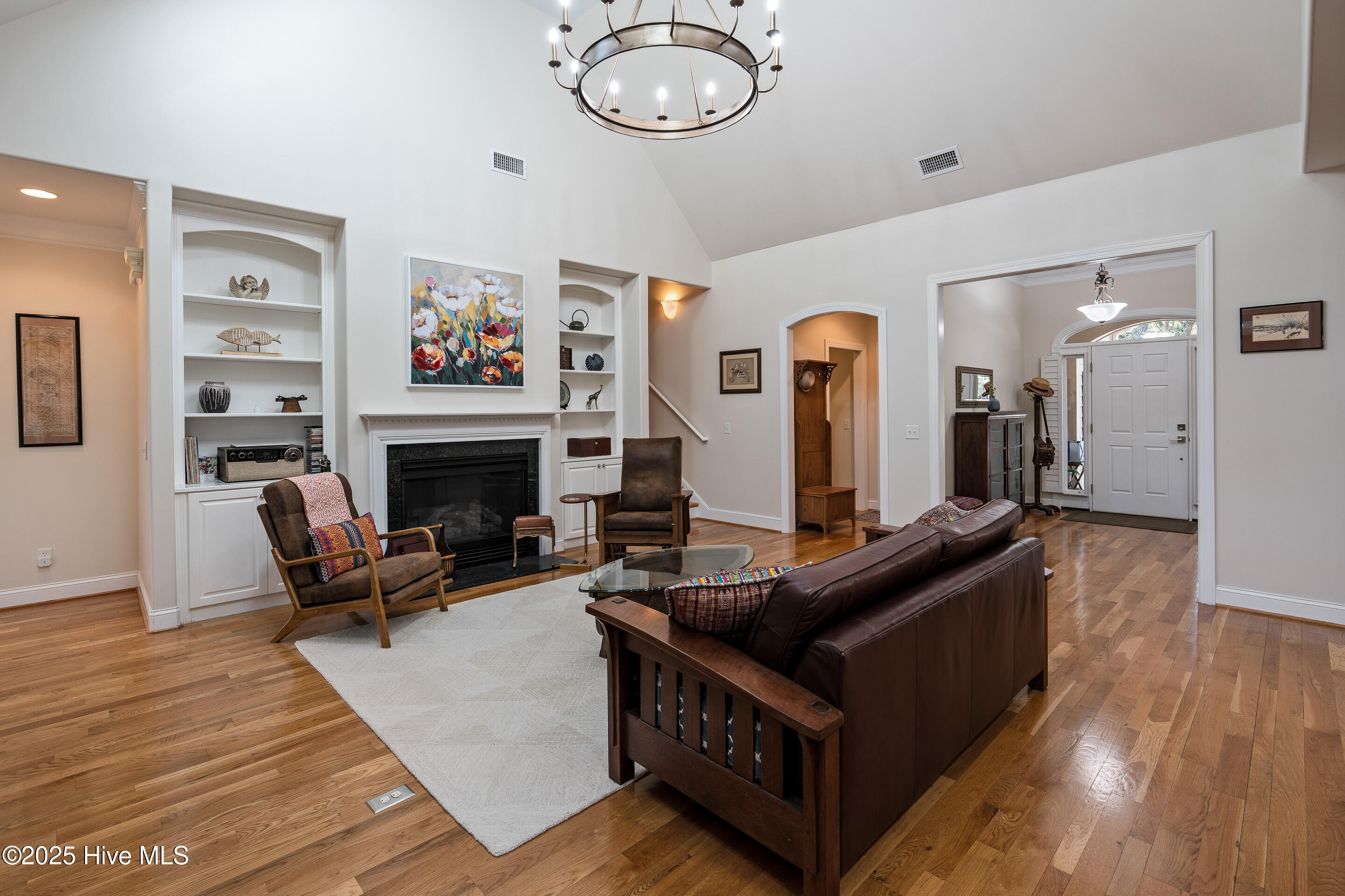 100535397 | Photo 16